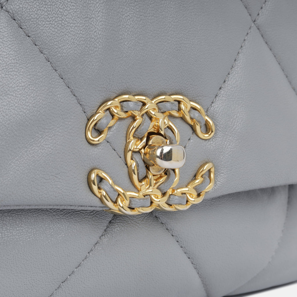 Chanel Chanel 19 - Small