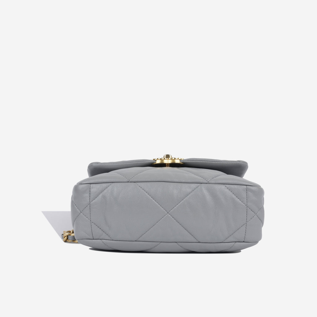 Chanel Chanel 19 - Small