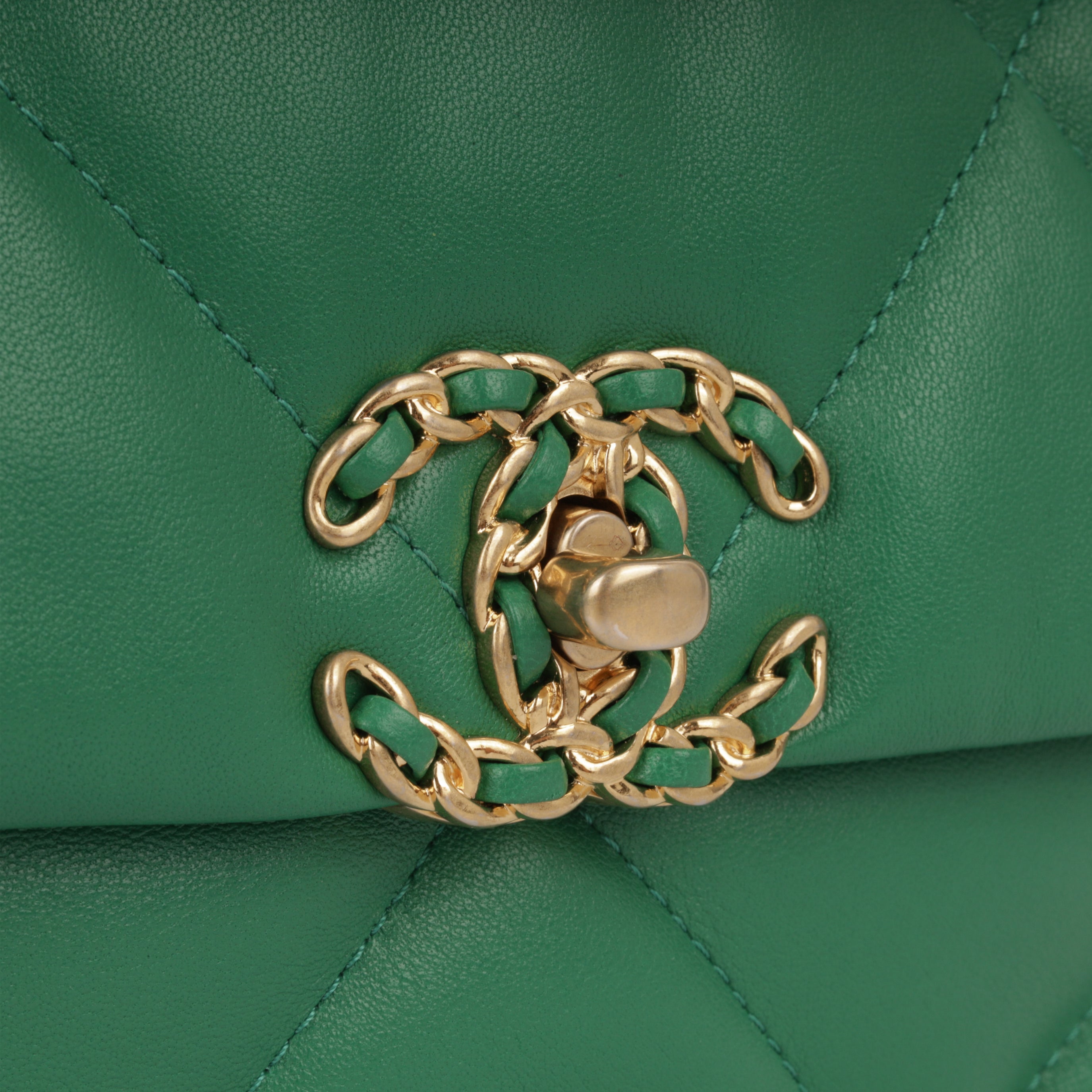 Chanel Chanel 19 - Small