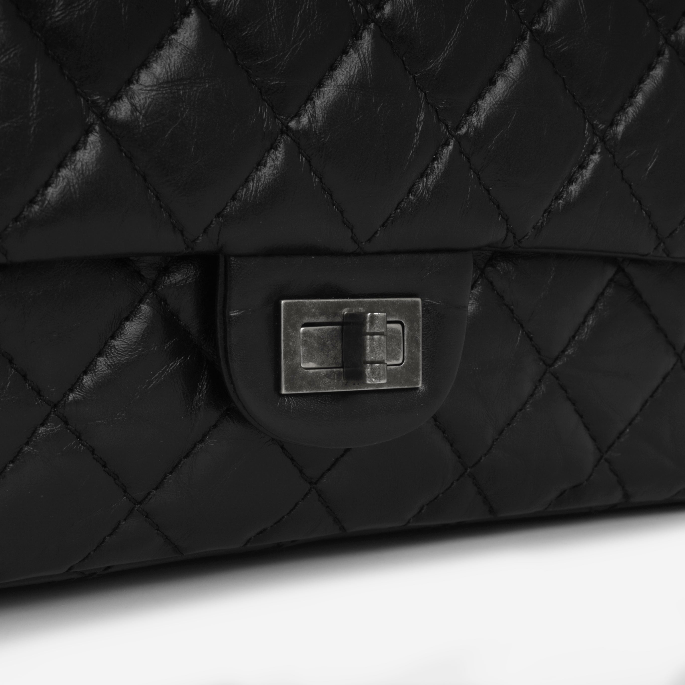 Chanel 2.55 Reissue 226