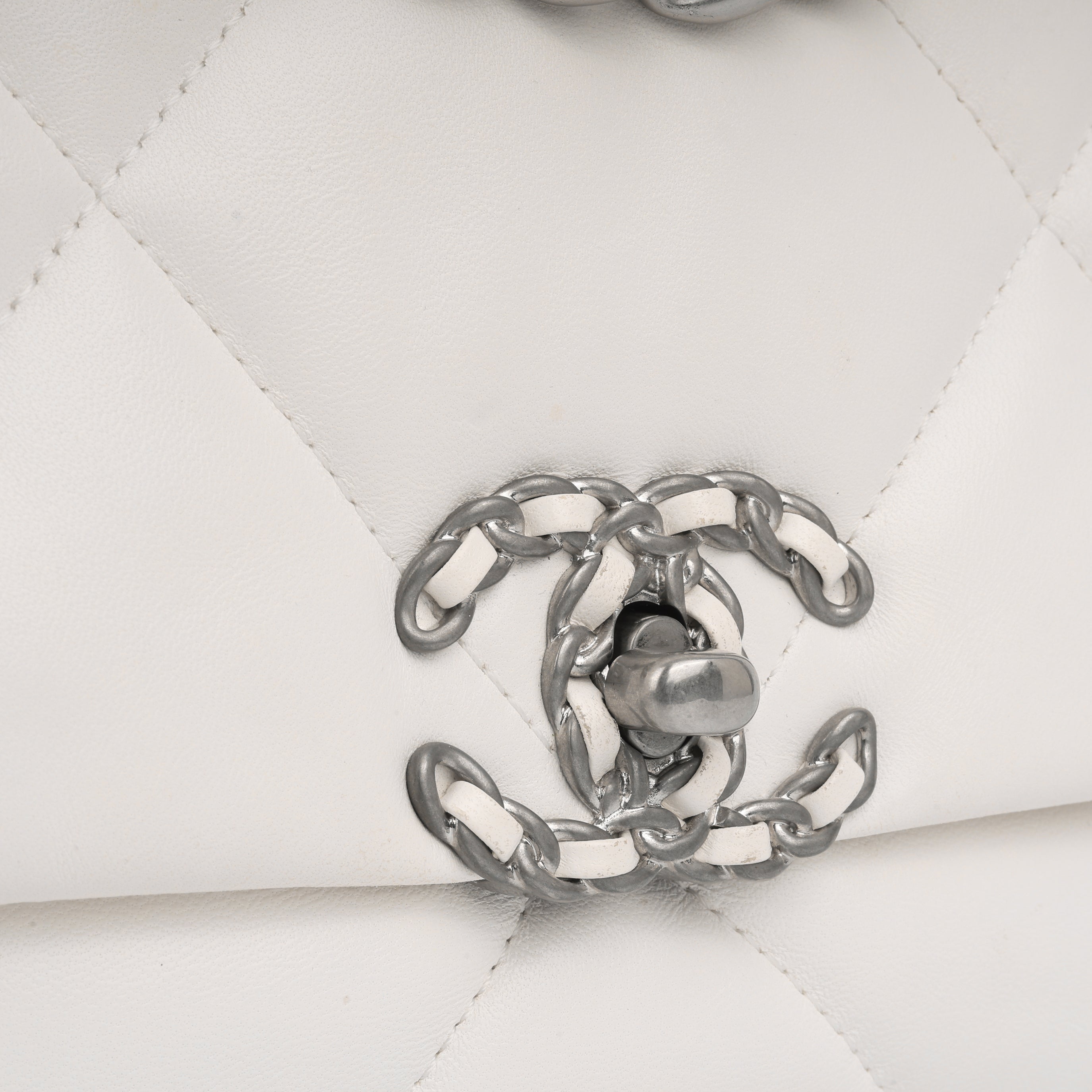 Chanel Chanel 19 - Small White