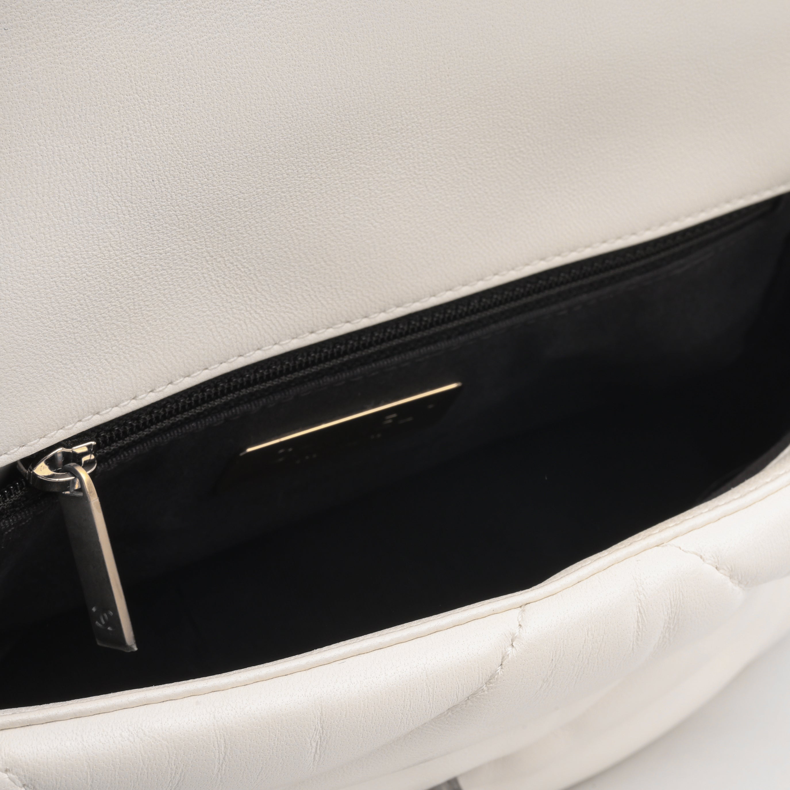 Chanel Chanel 19 - Small White