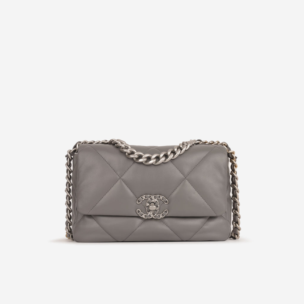 Chanel Chanel 19 - Small