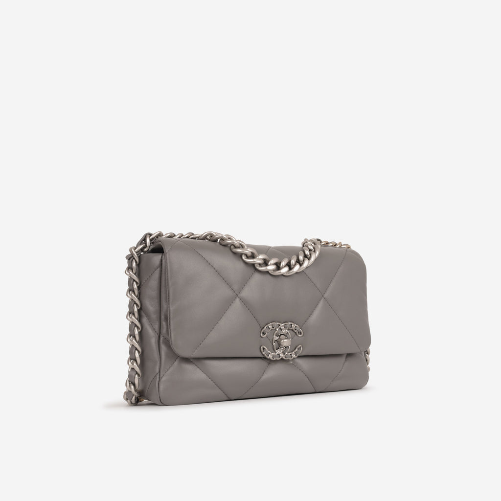 Chanel Chanel 19 - Small