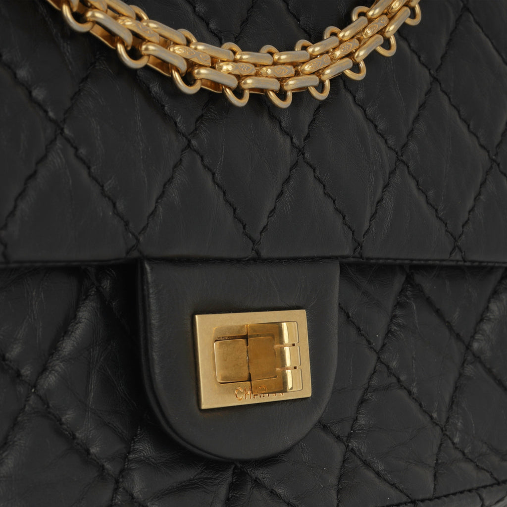 Chanel 2.55 Reissue - 225