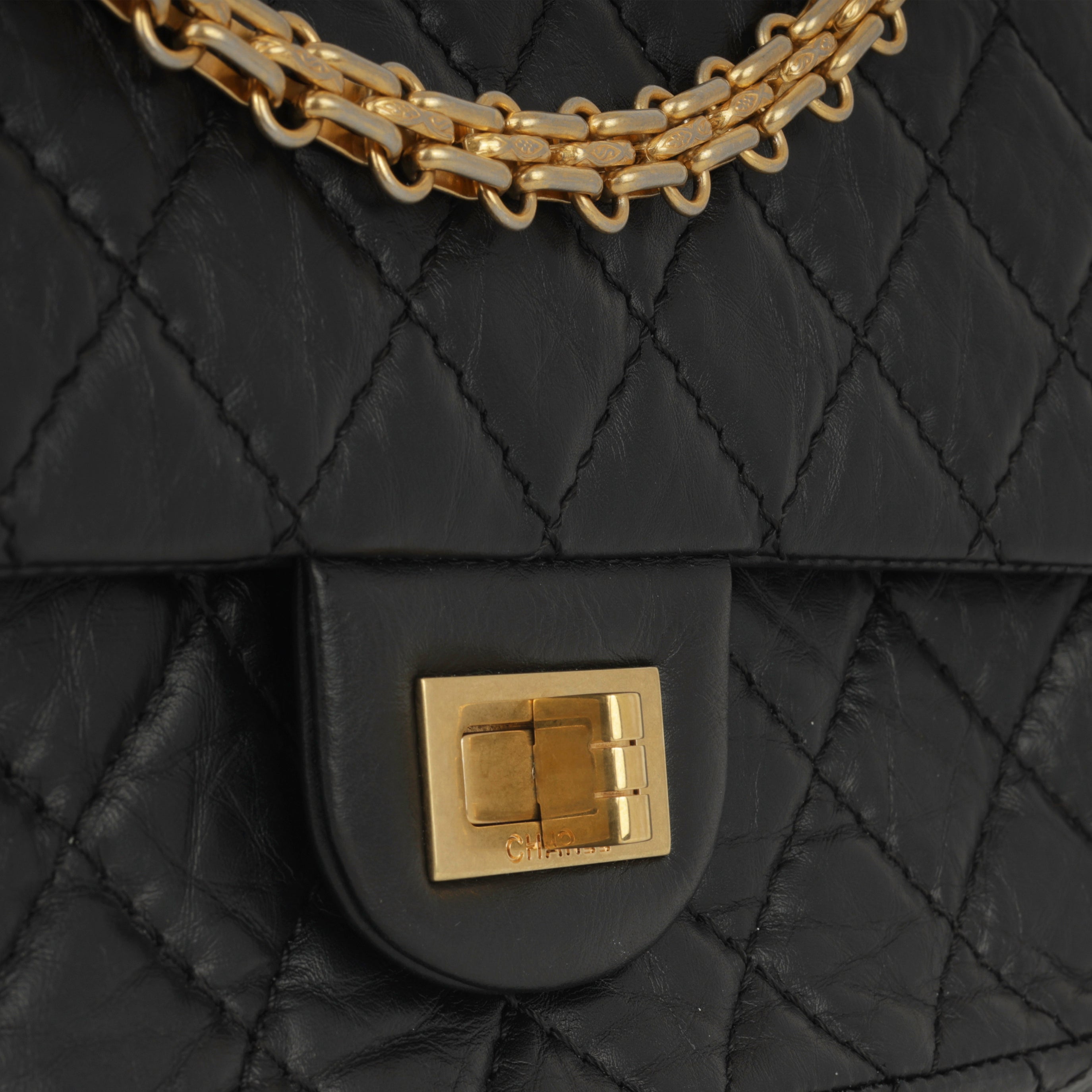 Chanel 2.55 Reissue - 225