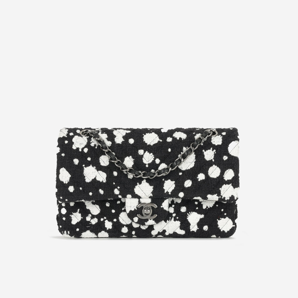 Medium Classic Flap