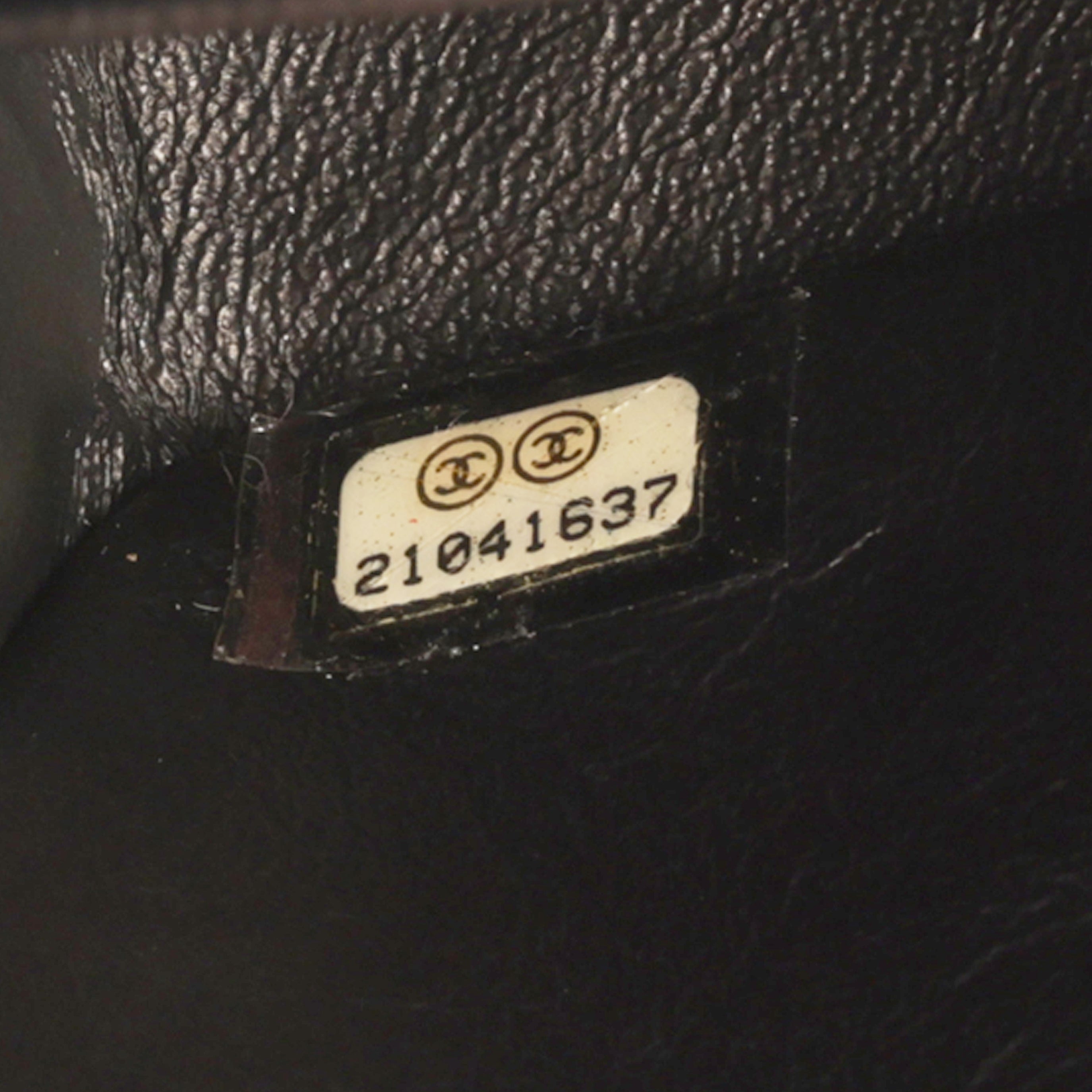 Medium Classic Flap