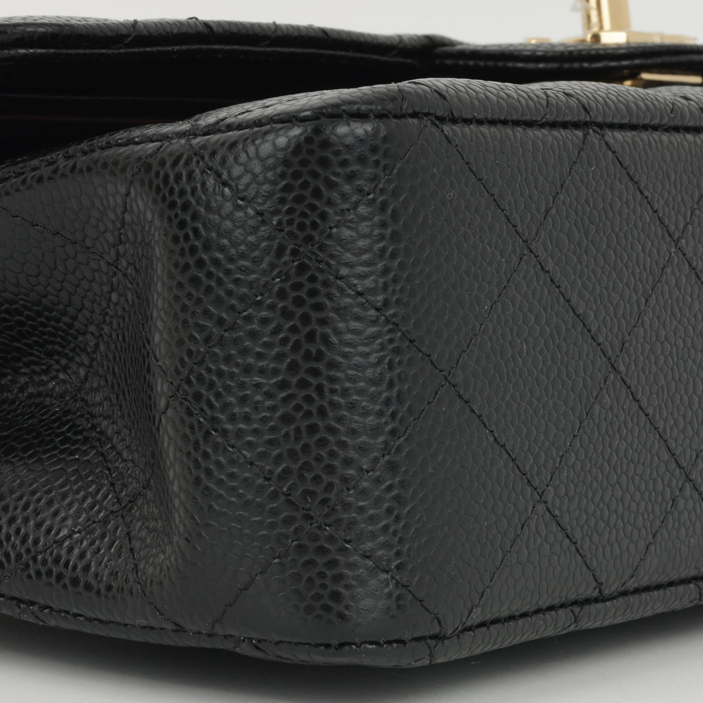 Chanel Medium Classic Flap Black Caviar | Gold Hardware