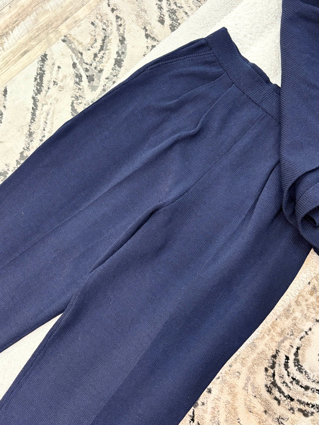 ST JOHN BASIC TOP AND PANTS SET