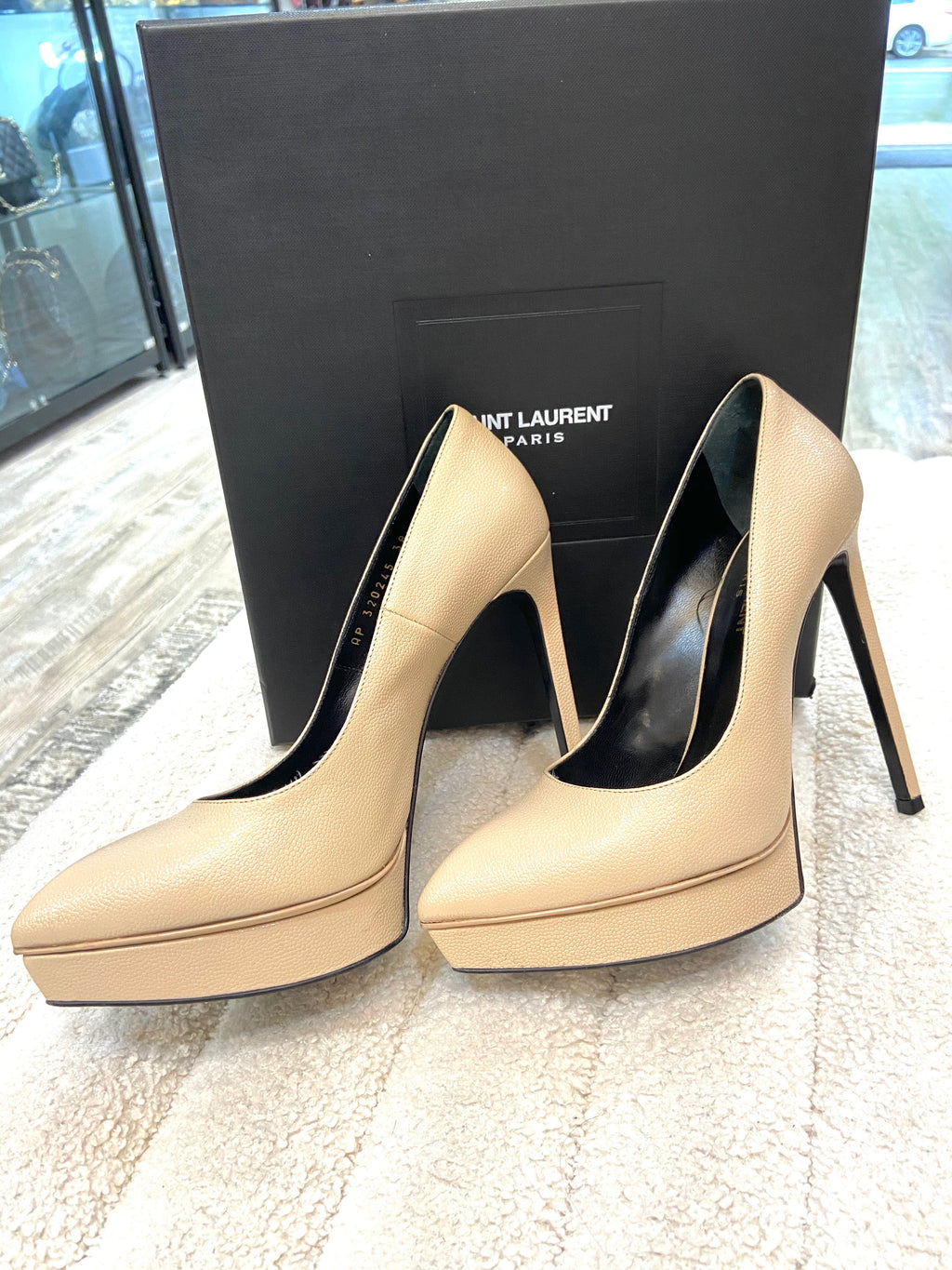 YVES SAINT LAUREN JANIS GRAINED LEATHER PLATFORM PUMPS