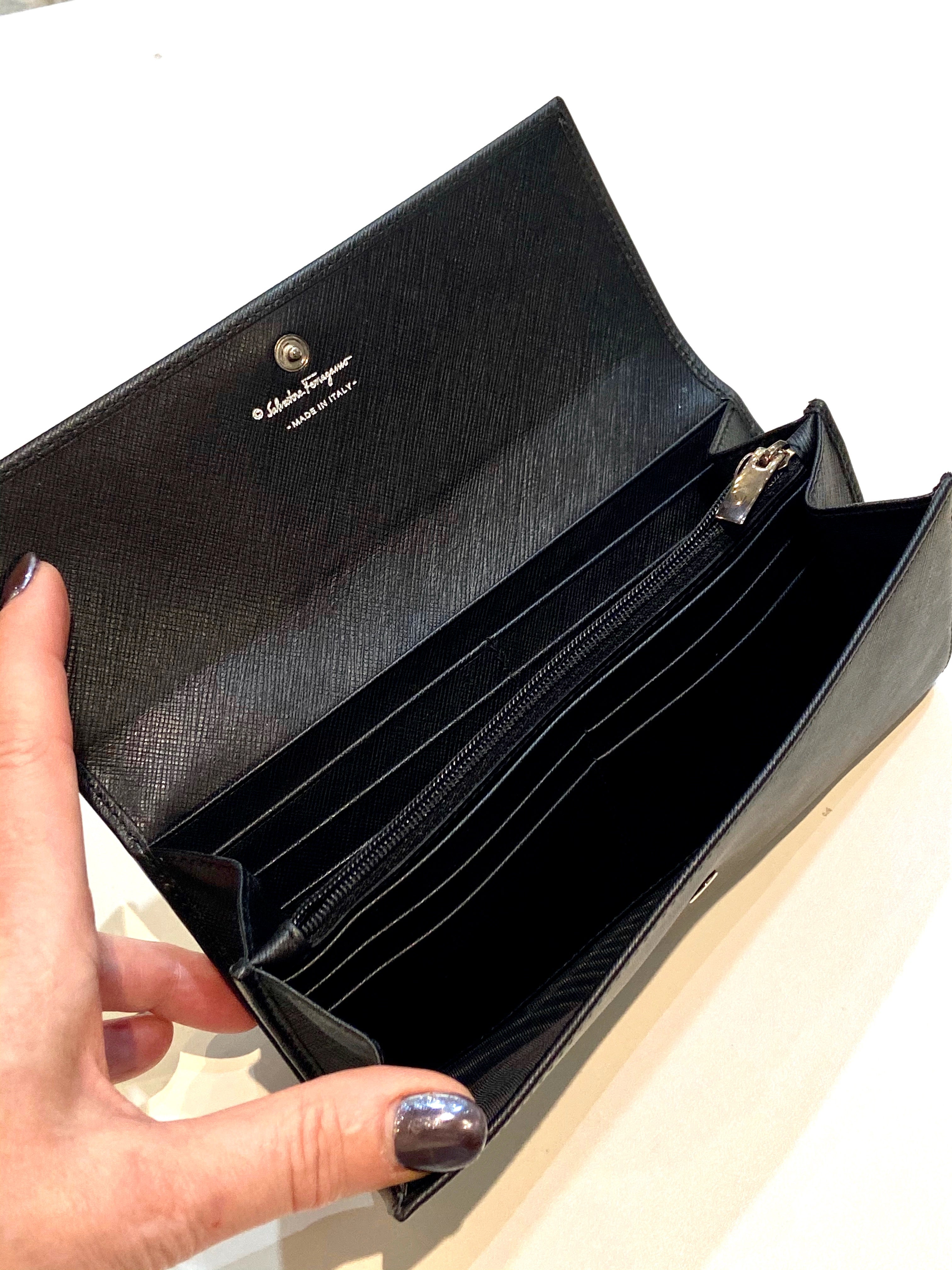 SALVATORE FERRAGAMO VARA BOW SAFFIANO LEATHER CONTINENTAL WALLET