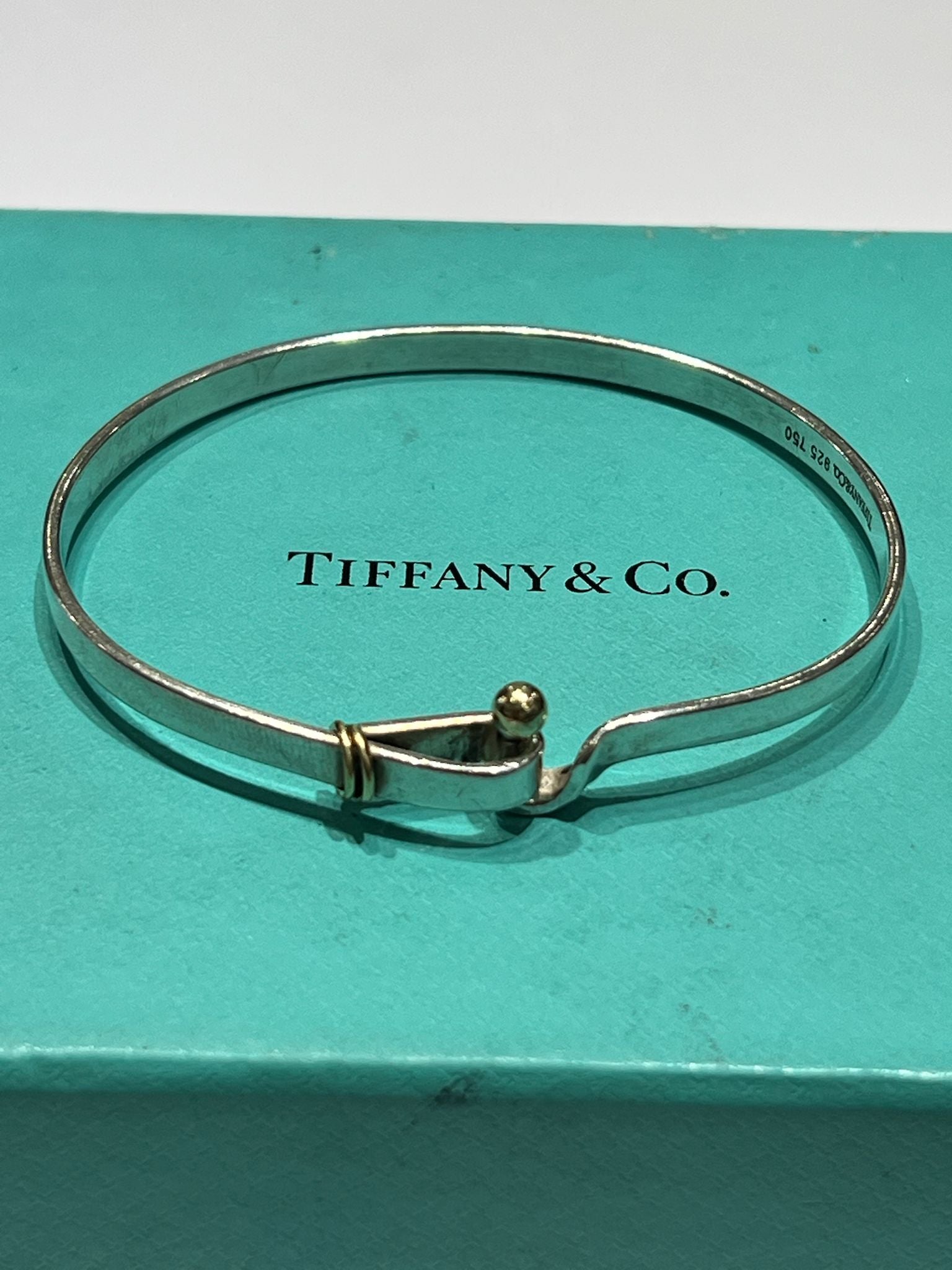 TIFFANY & CO. VINTAGE TWO-TONW HOOK & EYE BANGLE BRACELET