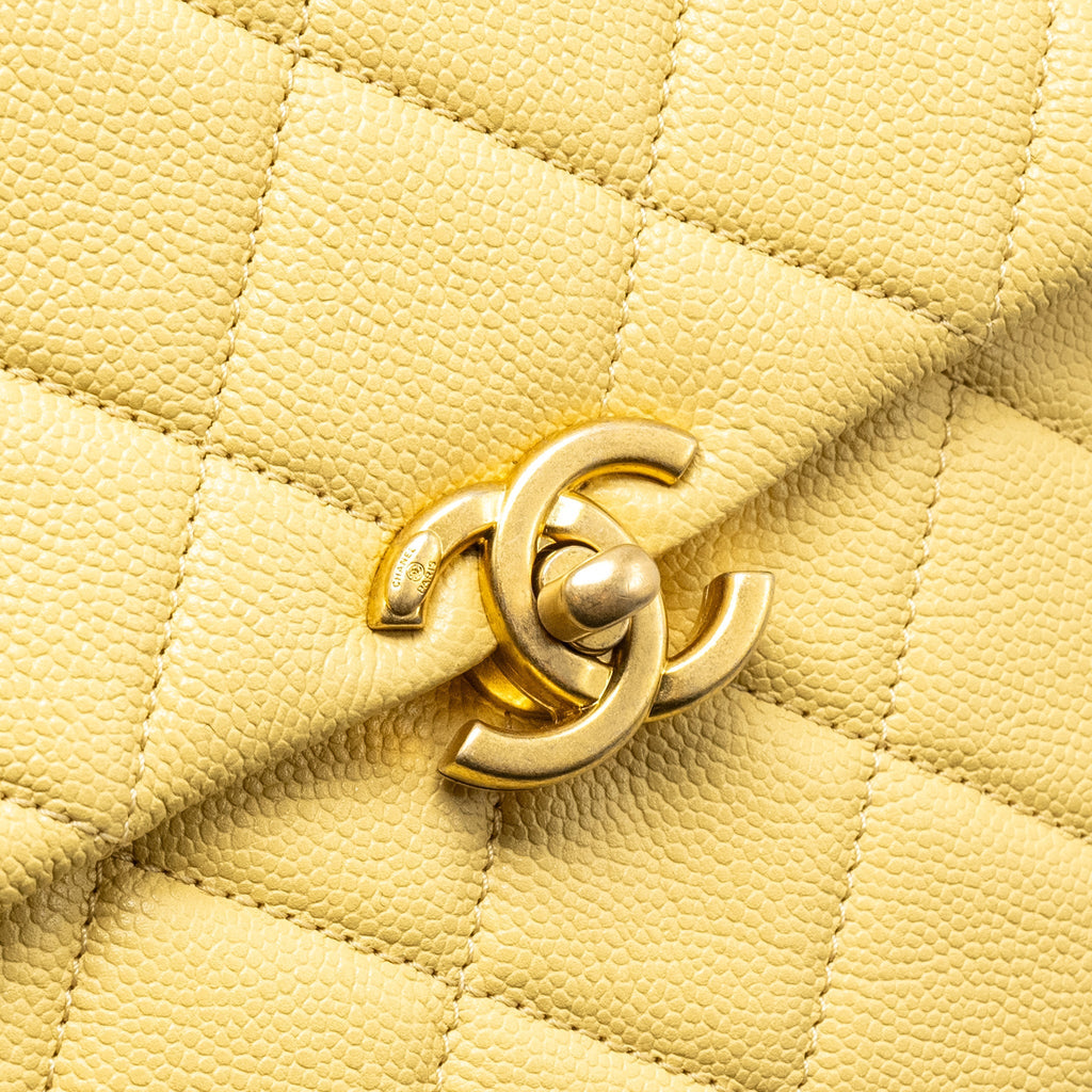 Chanel 22P quilted flap backpack caviar light yellow  (Microchip)