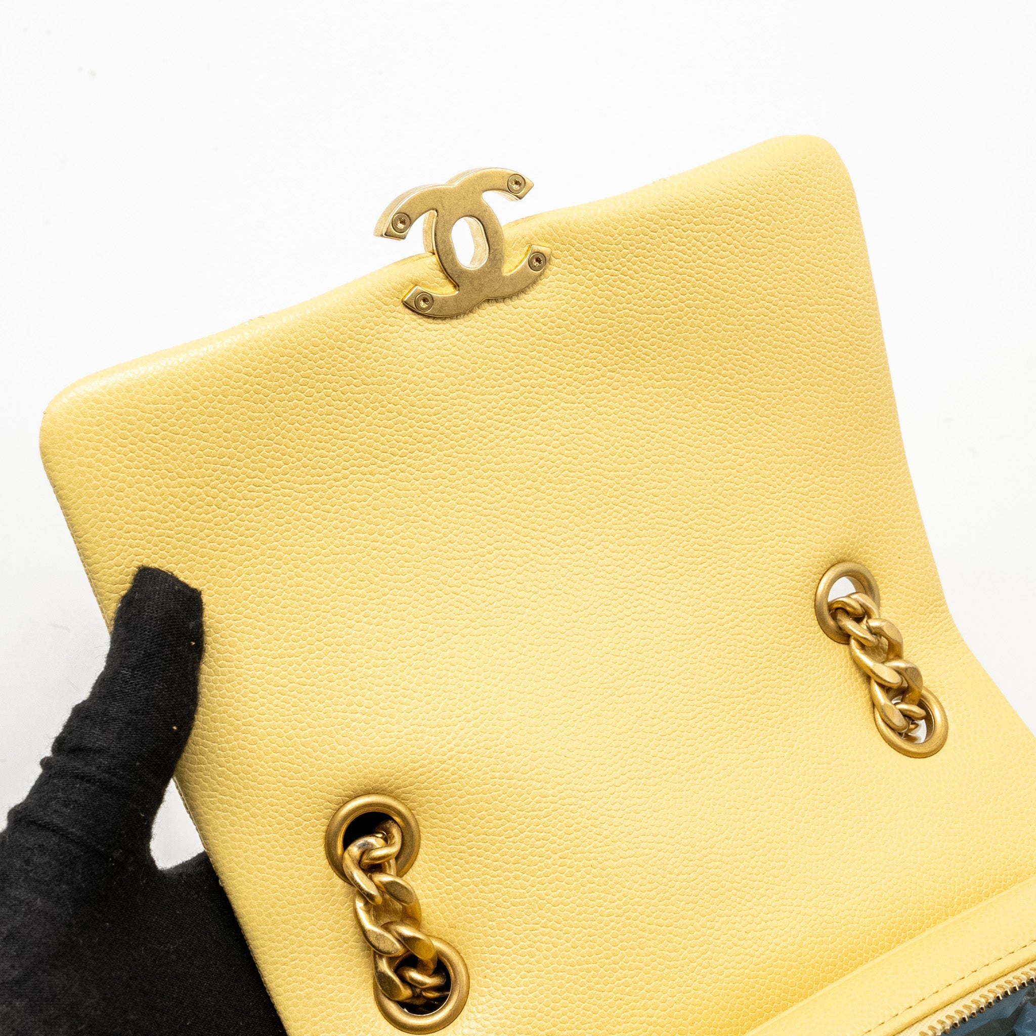 Chanel 22P quilted flap backpack caviar light yellow  (Microchip)