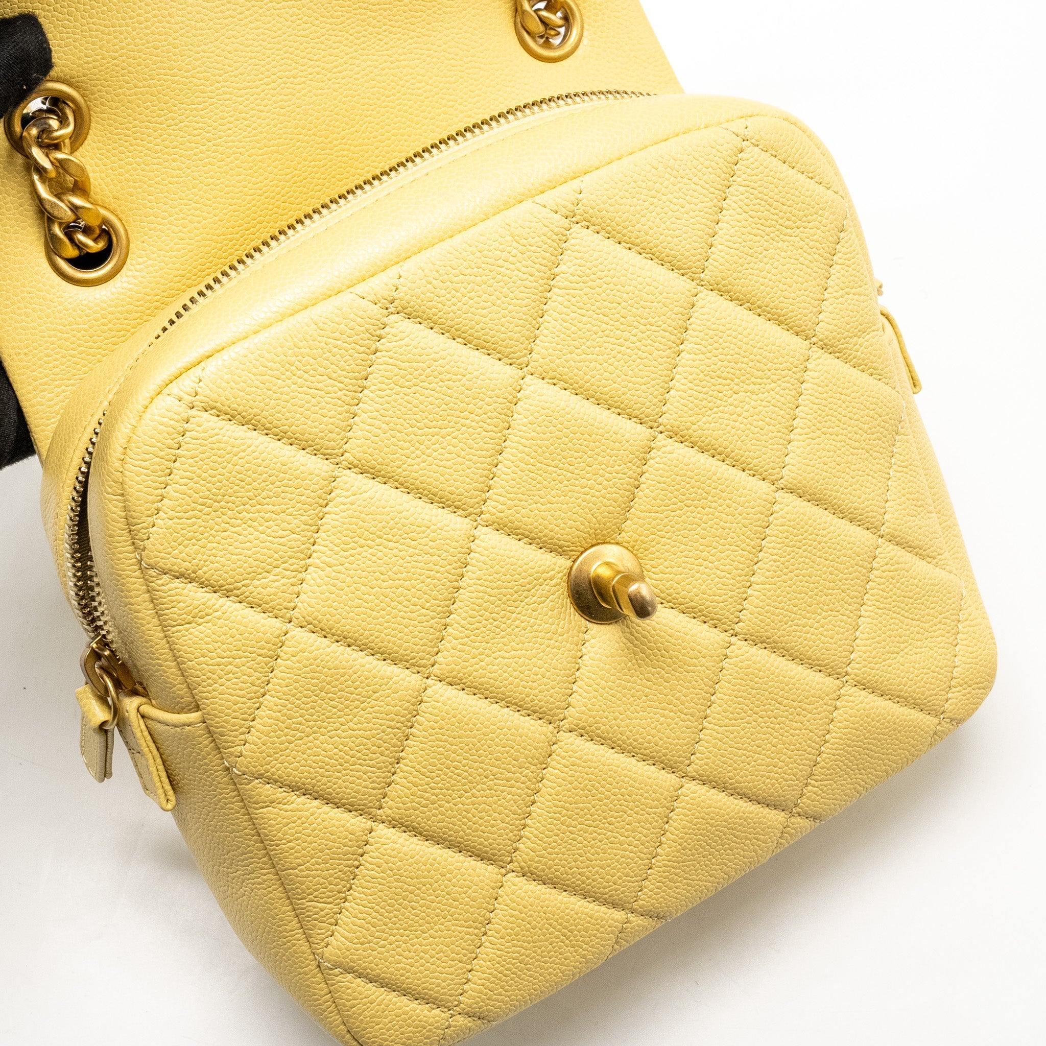 Chanel 22P quilted flap backpack caviar light yellow  (Microchip)