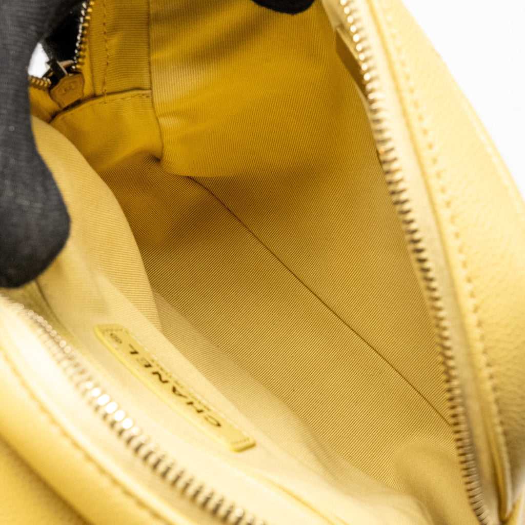 Chanel 22P quilted flap backpack caviar light yellow  (Microchip)