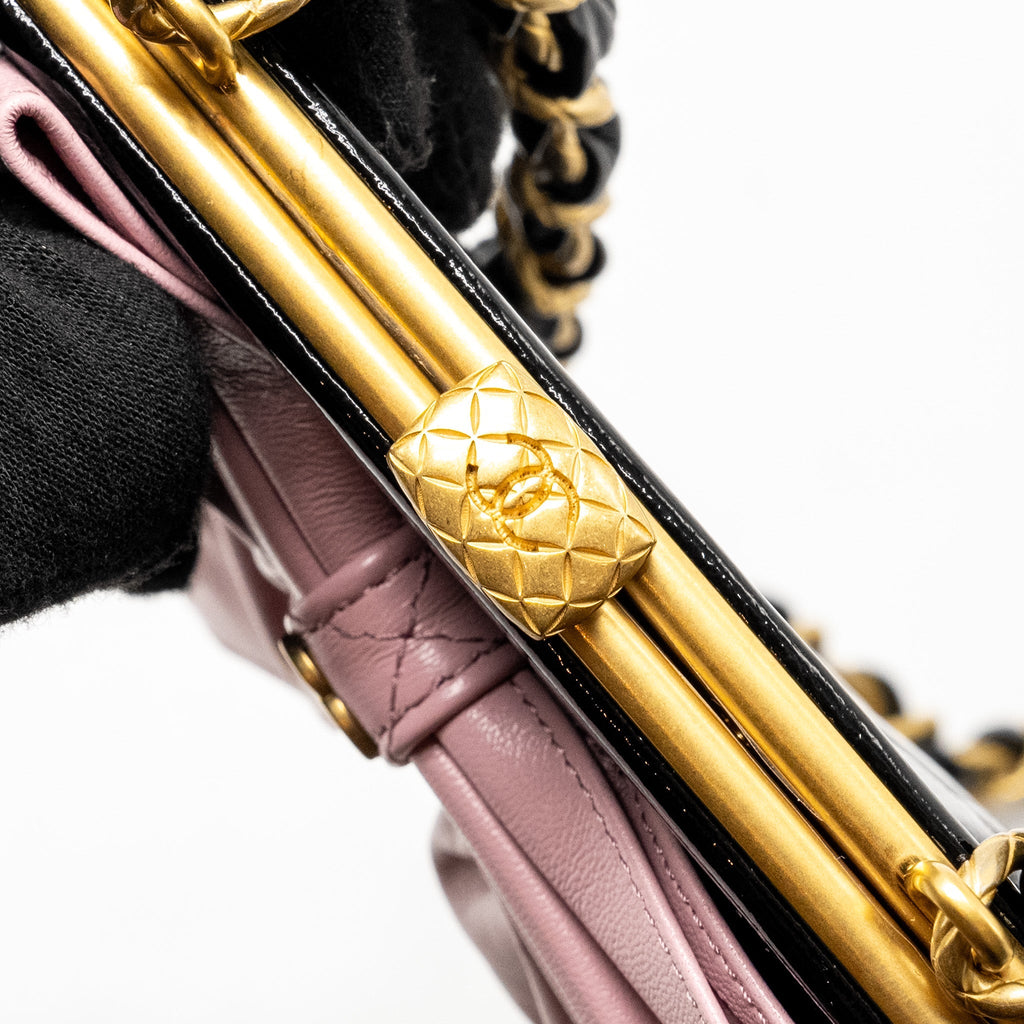 CHANEL 24A Bowknot Clutch With Chain Patent Crumpled lambskin/Shiny Lambskin Black/Pink  (Microchip)