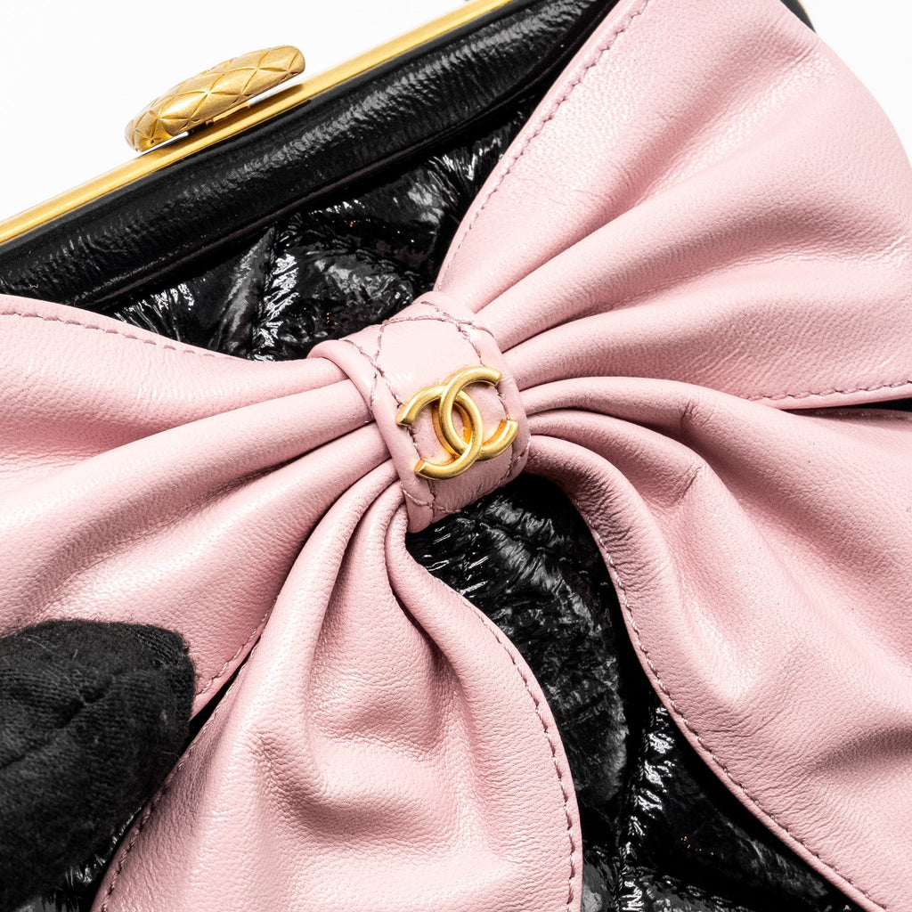 CHANEL 24A Bowknot Clutch With Chain Patent Crumpled lambskin/Shiny Lambskin Black/Pink  (Microchip)