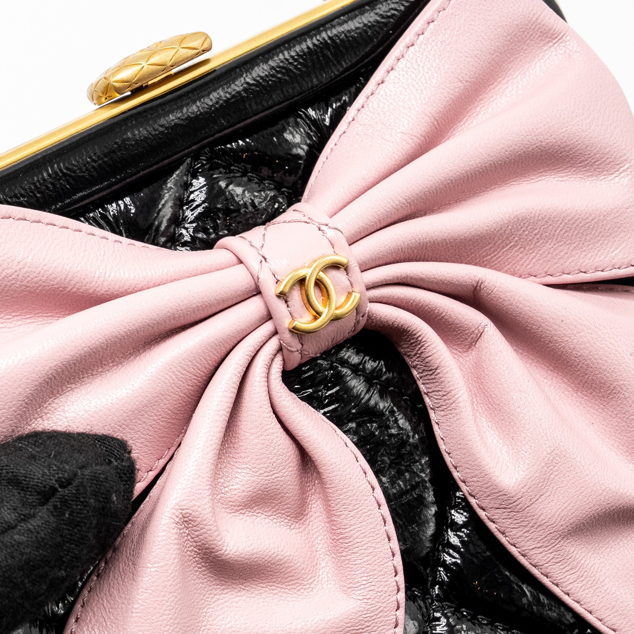 CHANEL 24A Bowknot Clutch With Chain Patent Crumpled lambskin/Shiny Lambskin Black/Pink  (Microchip)