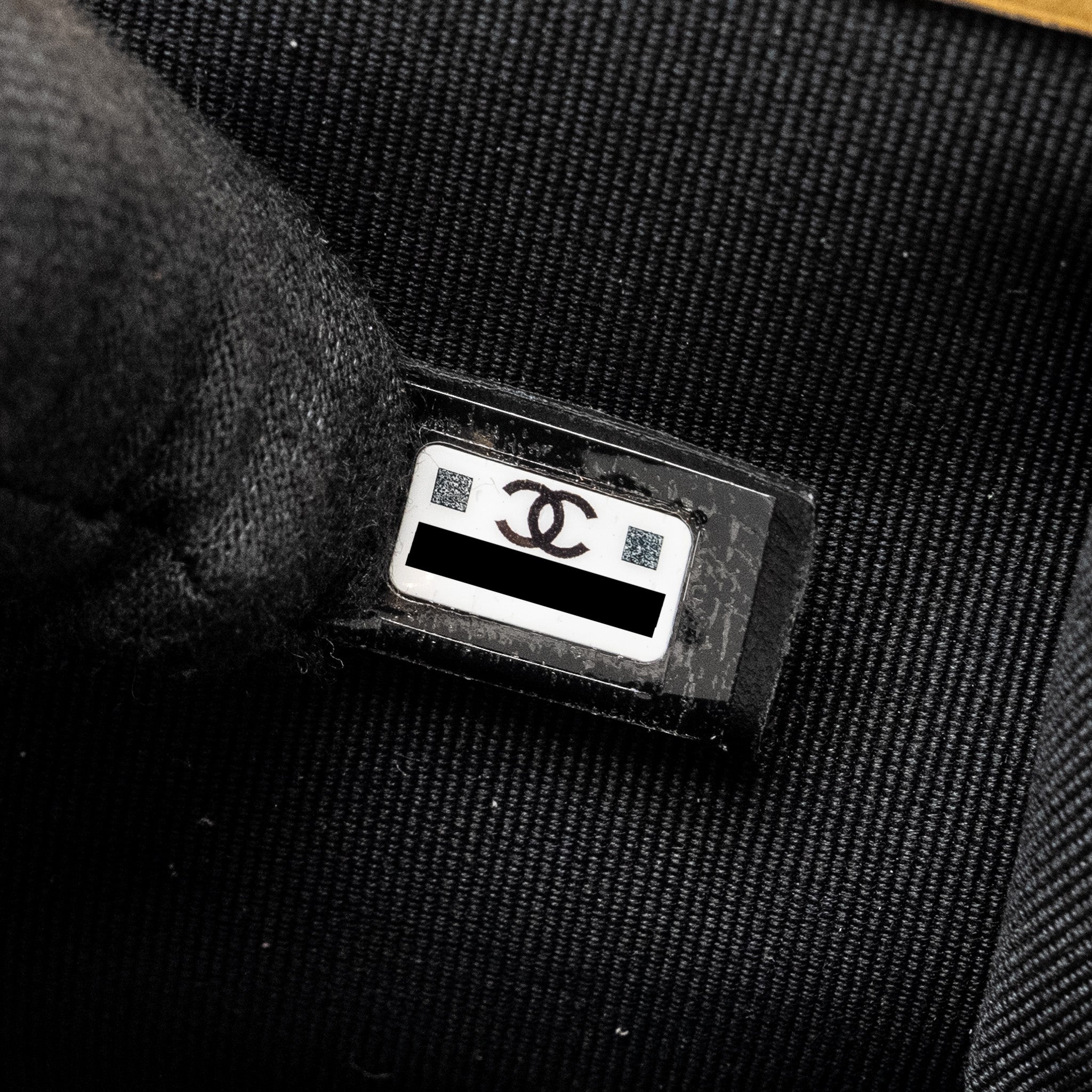CHANEL 24A Bowknot Clutch With Chain Patent Crumpled lambskin/Shiny Lambskin Black/Pink  (Microchip)