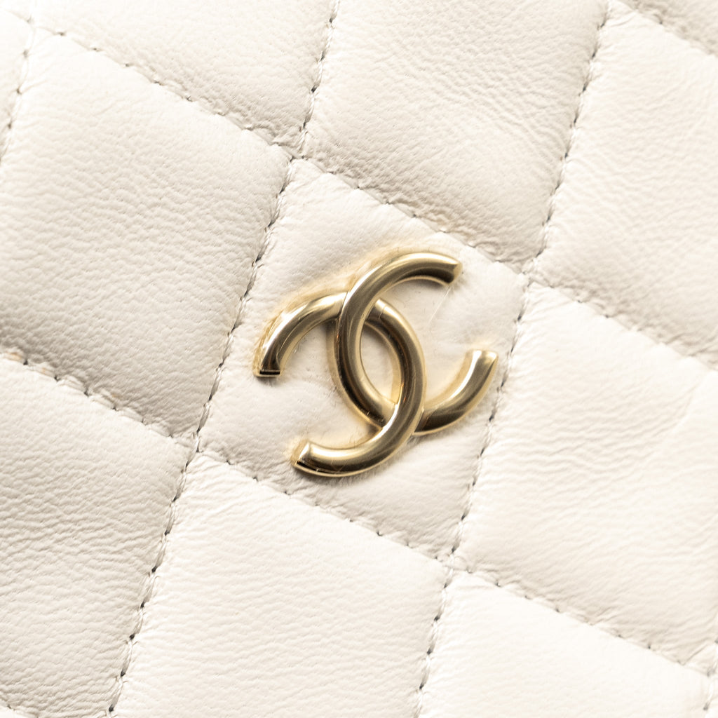 Chanel 23C Round Clutch Lambskin White L (Microchip)