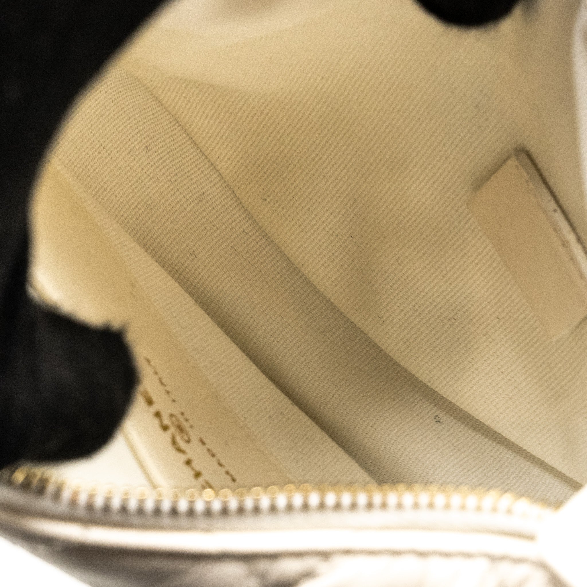 Chanel 23C Round Clutch Lambskin White L (Microchip)