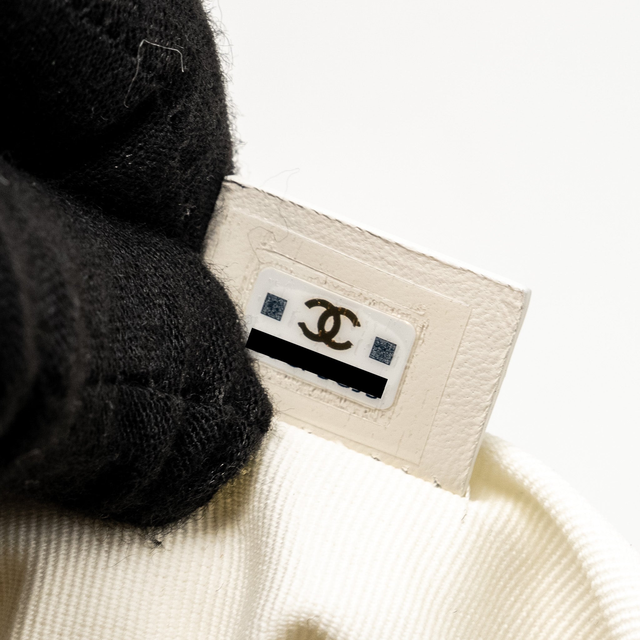 Chanel 23C Round Clutch Lambskin White L (Microchip)