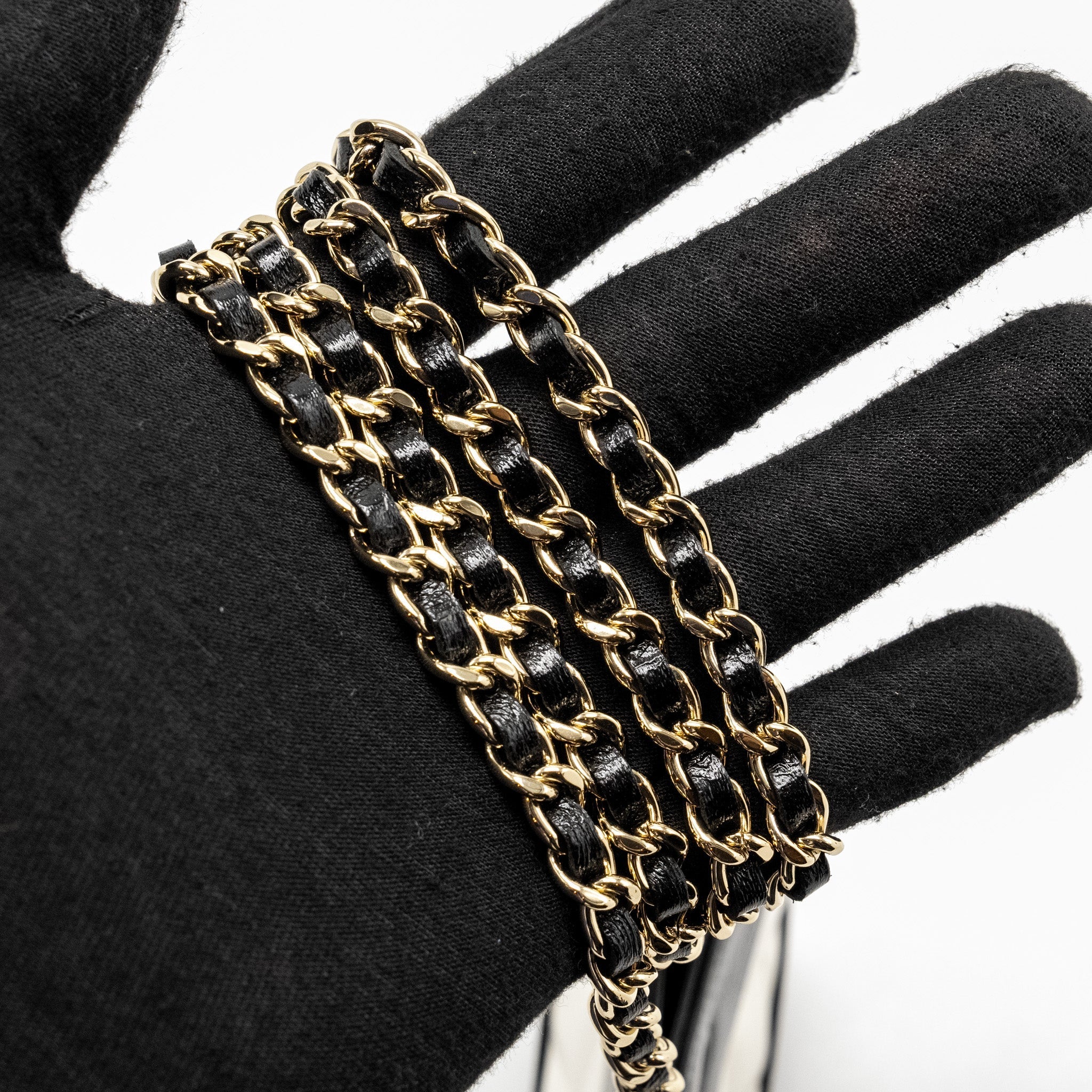 Chanel 31 Nano Clutch with Chain Shiny Lambskin White/Black L (Microchip)
