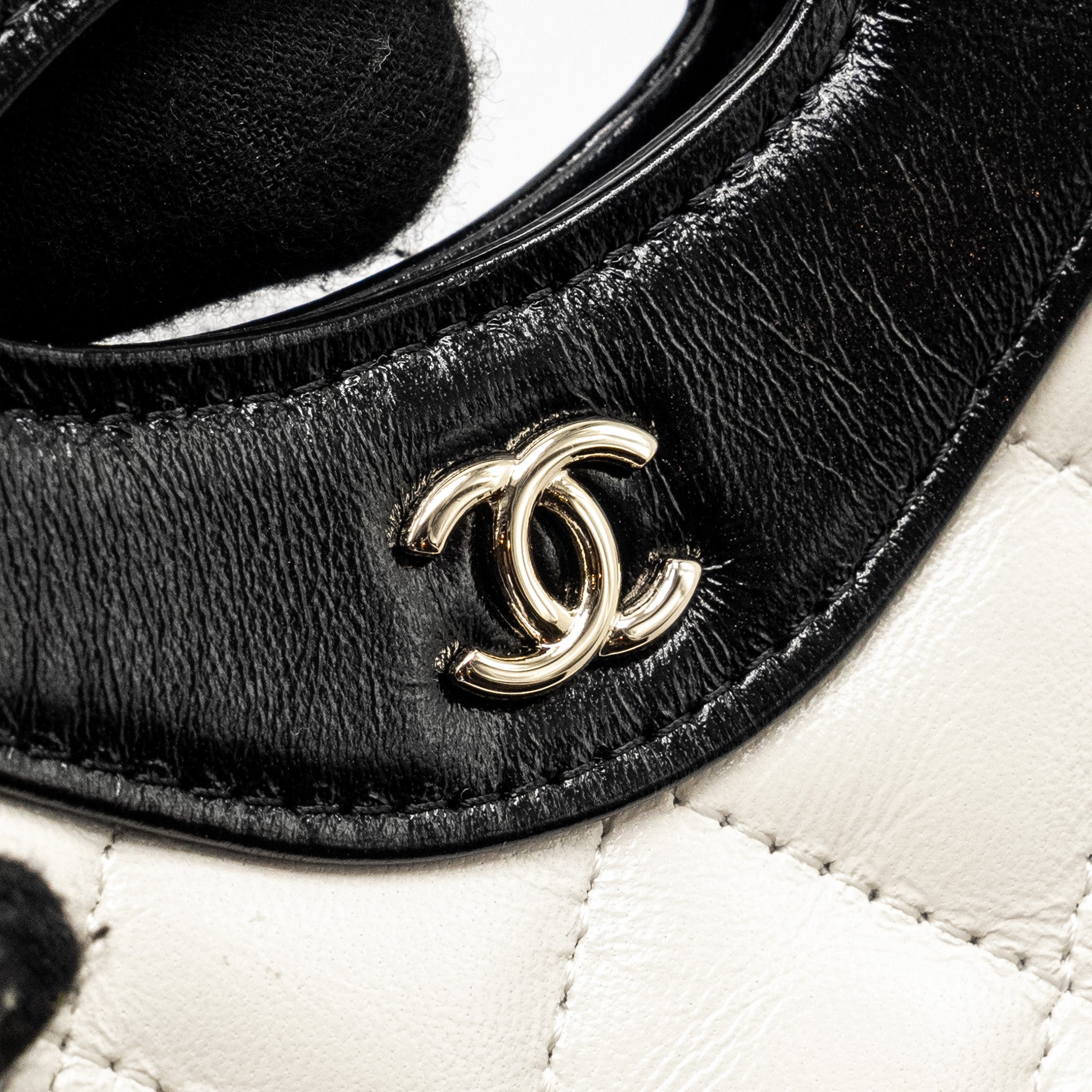 Chanel 31 Nano Clutch with Chain Shiny Lambskin White/Black L (Microchip)