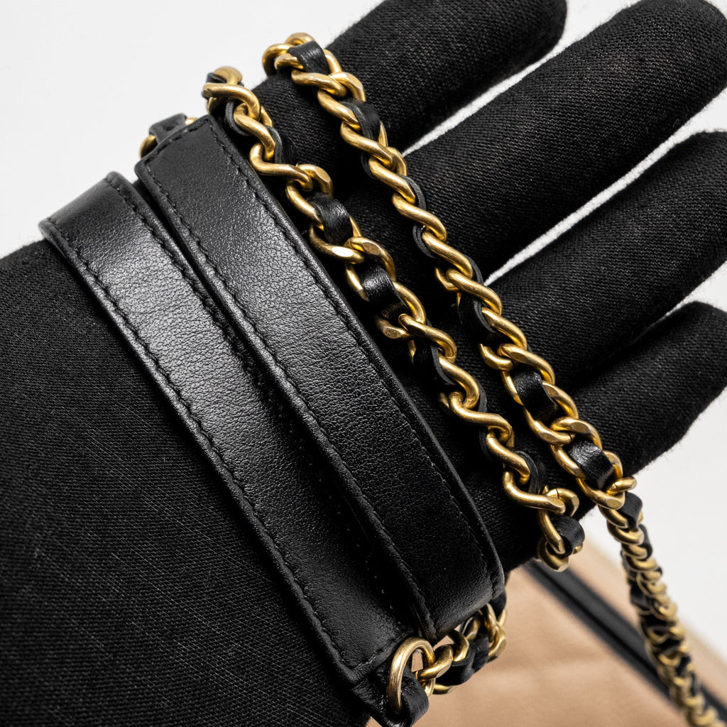 Chanel Mini Filigree Vanity Clutch Caviar Beige / Black