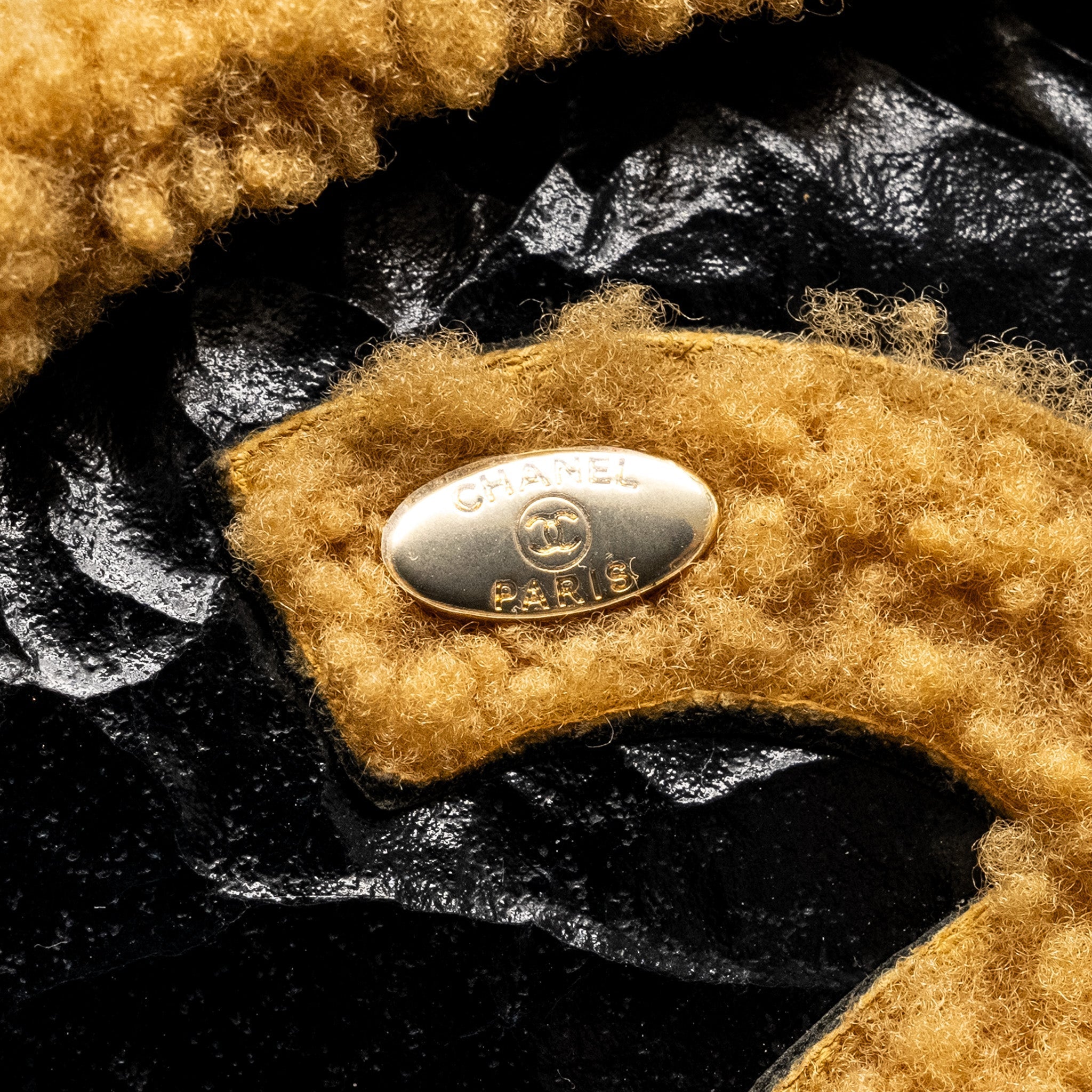 Chanel Shearling CC Round Clutch with Chain Shiny Crumpled Sheepskin Black/Light Brown L