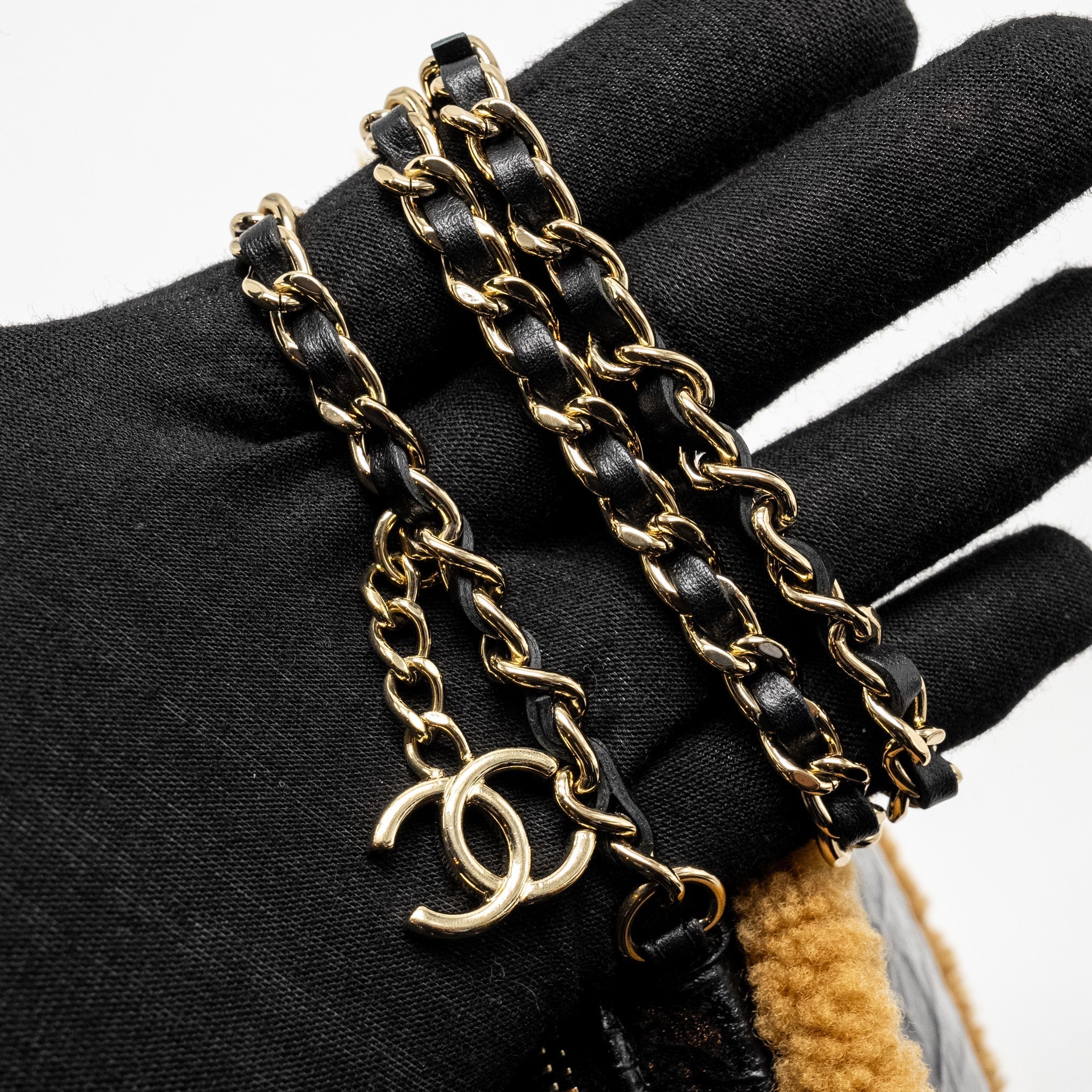 Chanel Shearling CC Round Clutch with Chain Shiny Crumpled Sheepskin Black/Light Brown L