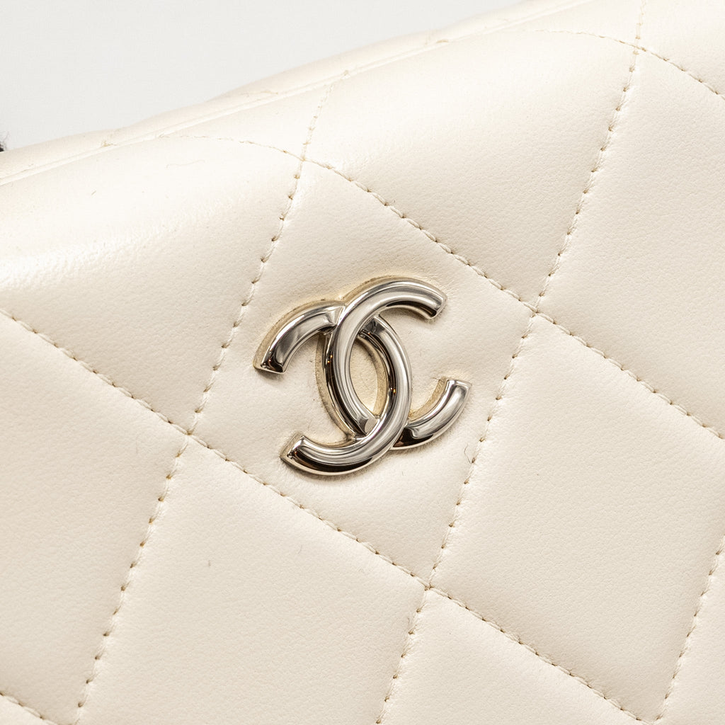 Chanel Metal Bar Clutch Bag Lambskin White