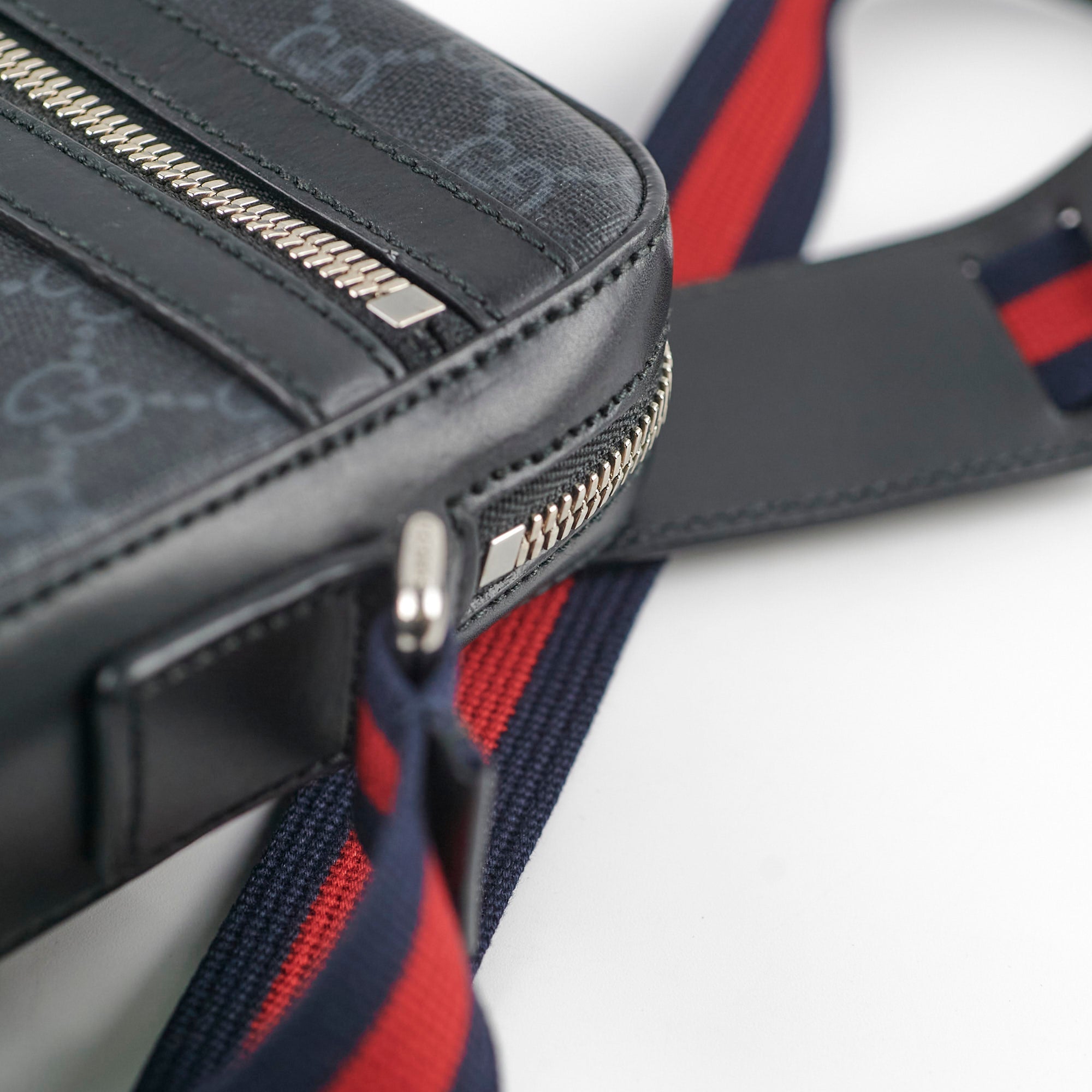 Gucci GG Supreme Messenger Bag Dark Grey