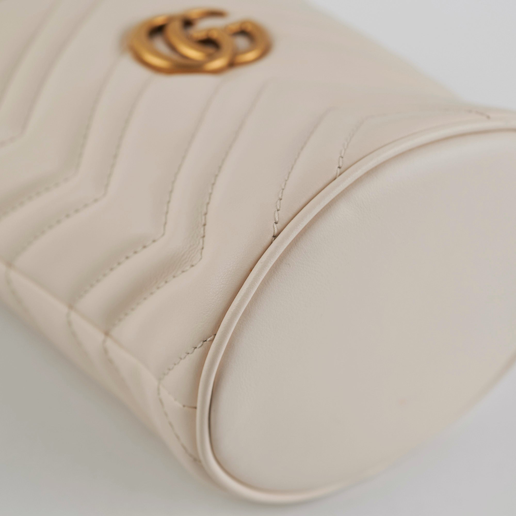 Gucci GG Marmont Mini Bucket Bag White HOLD AL