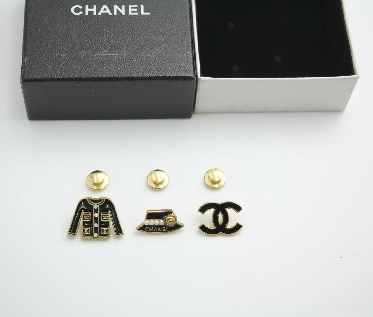 Chanel Vintage 02A Enamel Three-piece Hat Clothing CC Brooch