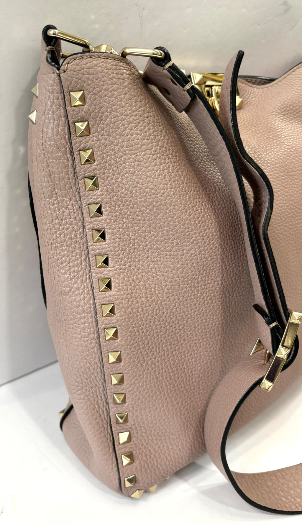 VALENTINO ROCKSTUD PEBBLED CALFSKIN LEATHER SHOULDER BAG