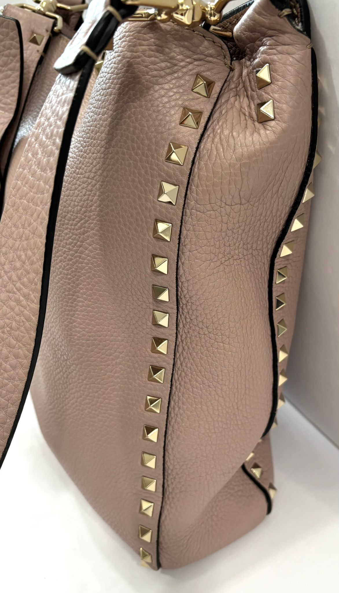 VALENTINO ROCKSTUD PEBBLED CALFSKIN LEATHER SHOULDER BAG