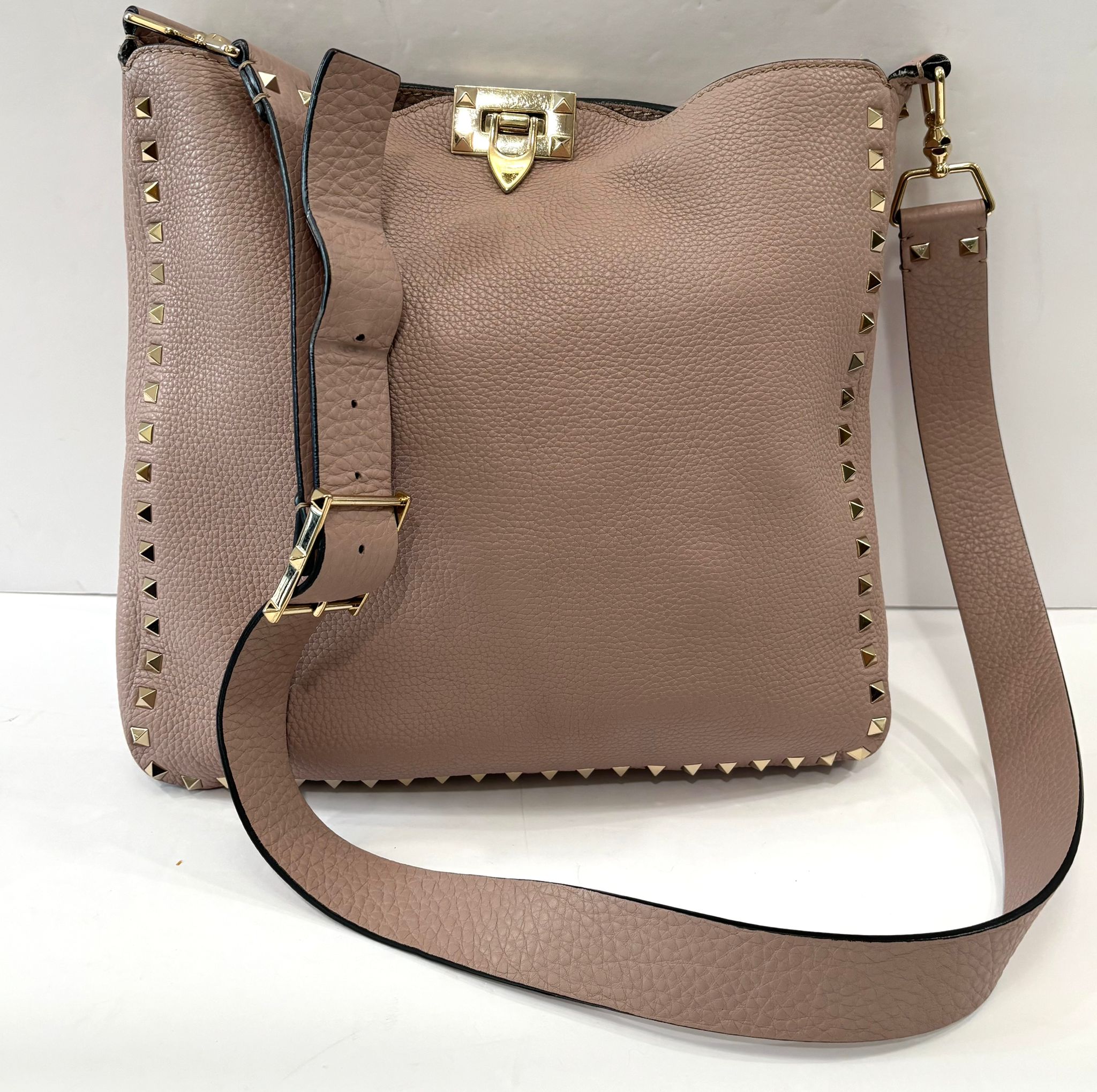 VALENTINO ROCKSTUD PEBBLED CALFSKIN LEATHER SHOULDER BAG