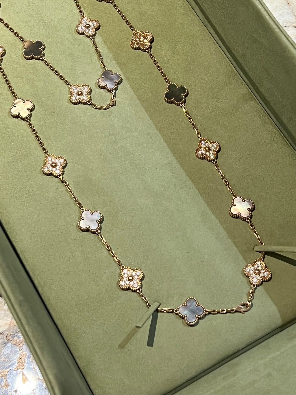 VAN CLEEF & ARPELS VINTAGE ALHAMBRA 20 MOTIFS 18K GOLD DIAMOND MOTHER OF PEARL NECKLACE
