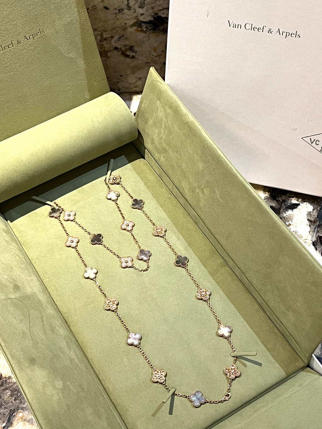 VAN CLEEF & ARPELS VINTAGE ALHAMBRA 20 MOTIFS 18K GOLD DIAMOND MOTHER OF PEARL NECKLACE