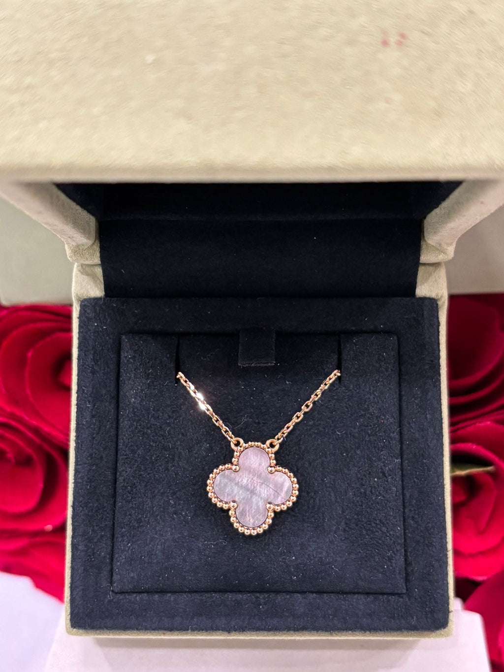 VCA SWEET MOP 18K GOLD ALHAMBRA PENDANT NECKLACE
