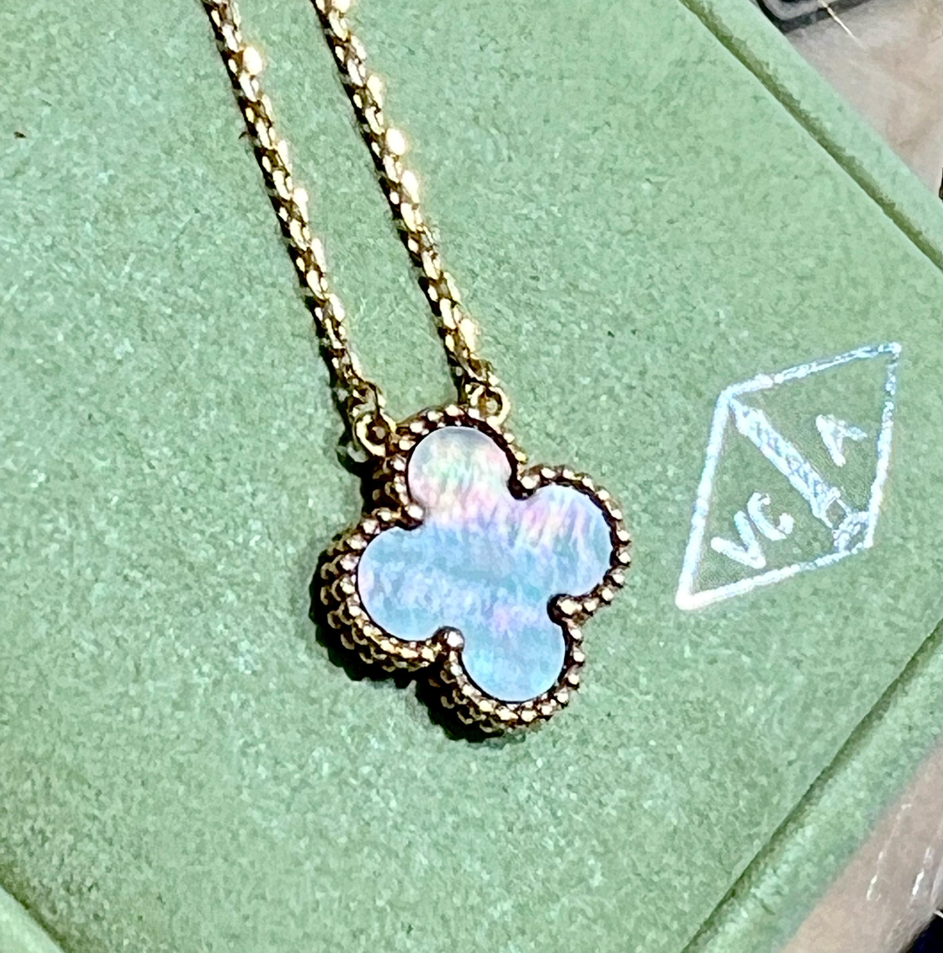 VCA SWEET MOP 18K GOLD ALHAMBRA PENDANT NECKLACE