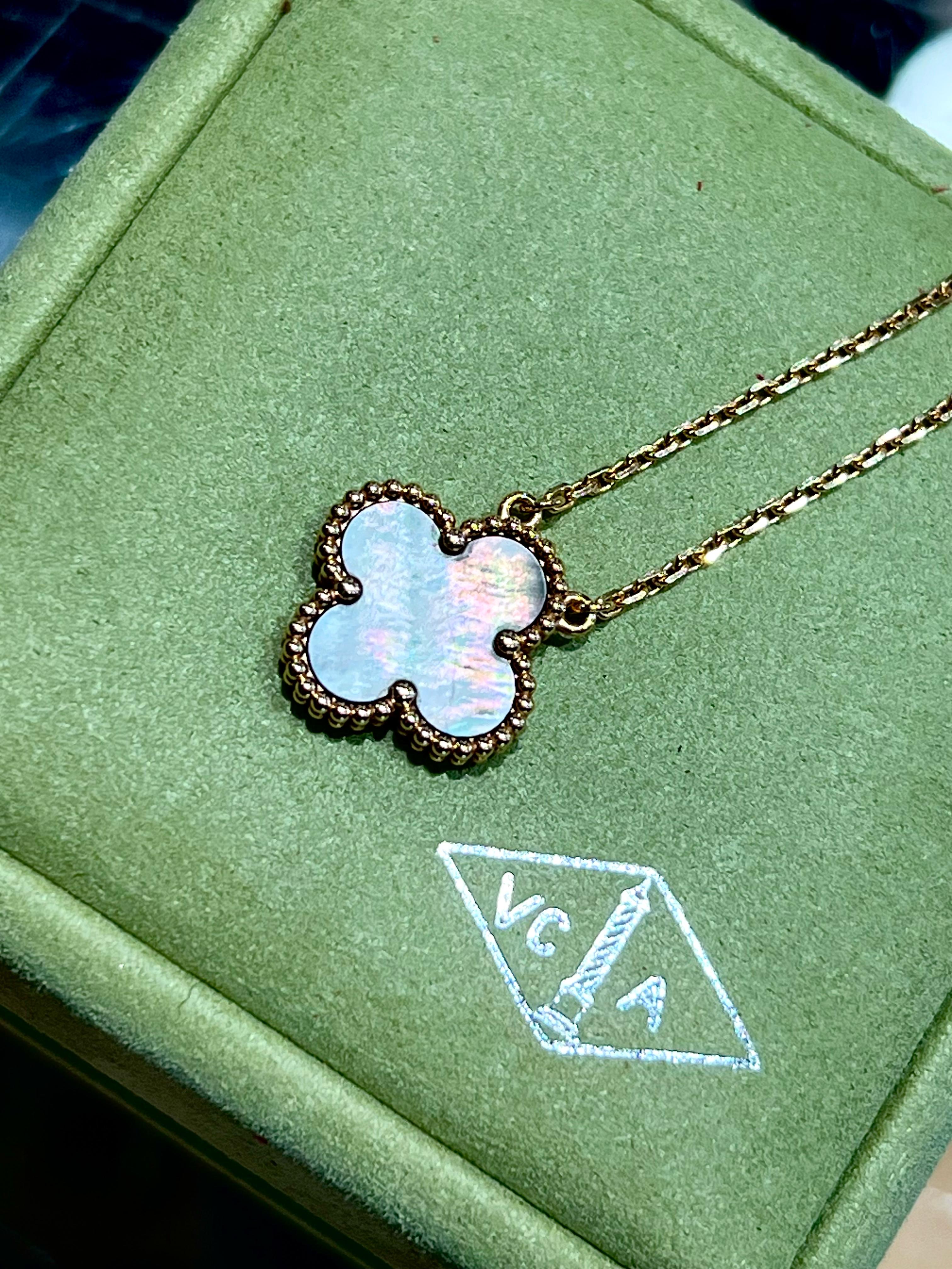VCA SWEET MOP 18K GOLD ALHAMBRA PENDANT NECKLACE