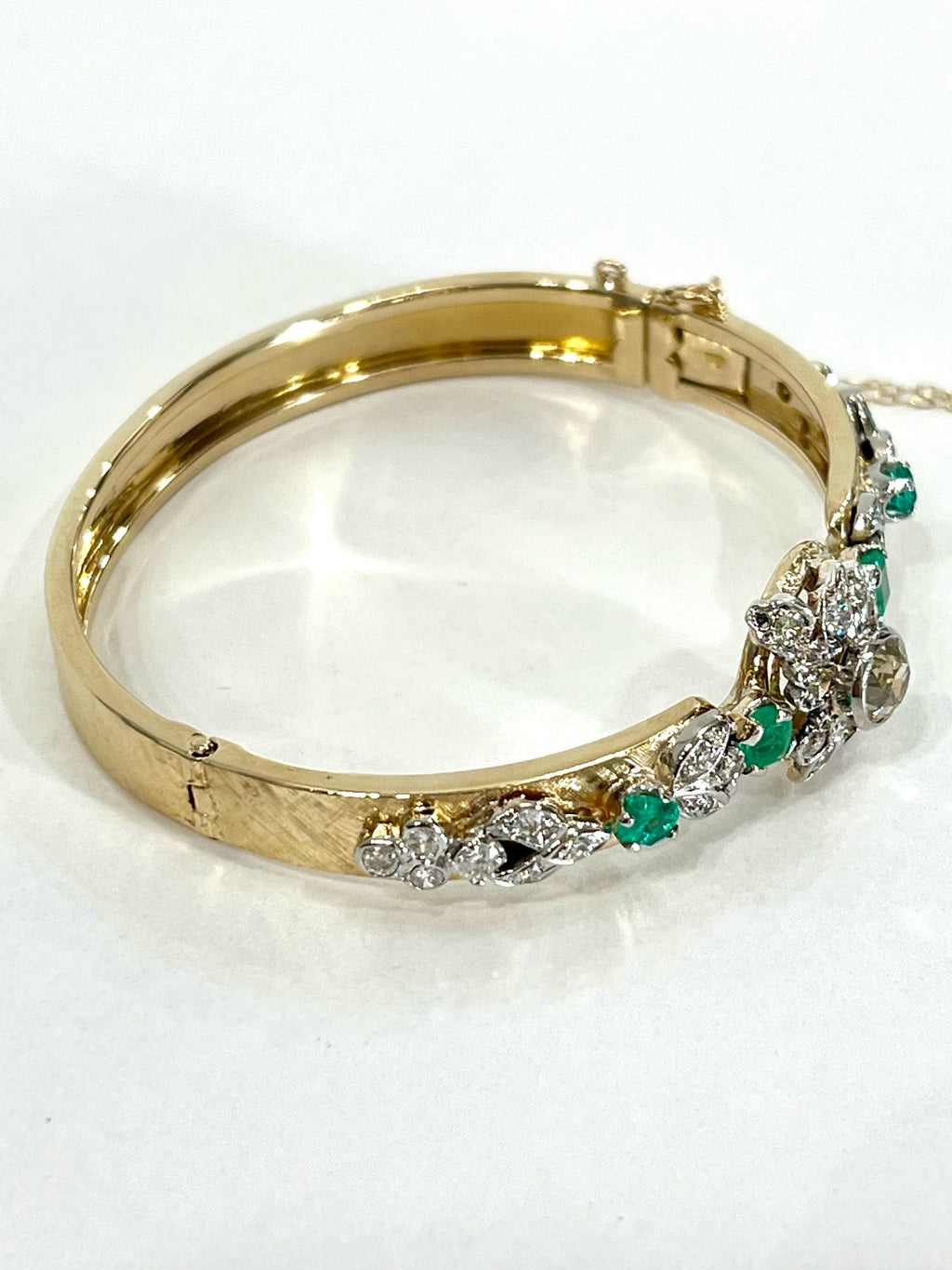 VINTAGE 14K DIAMOND AND EMERALD SOLID GOLD BRACELET