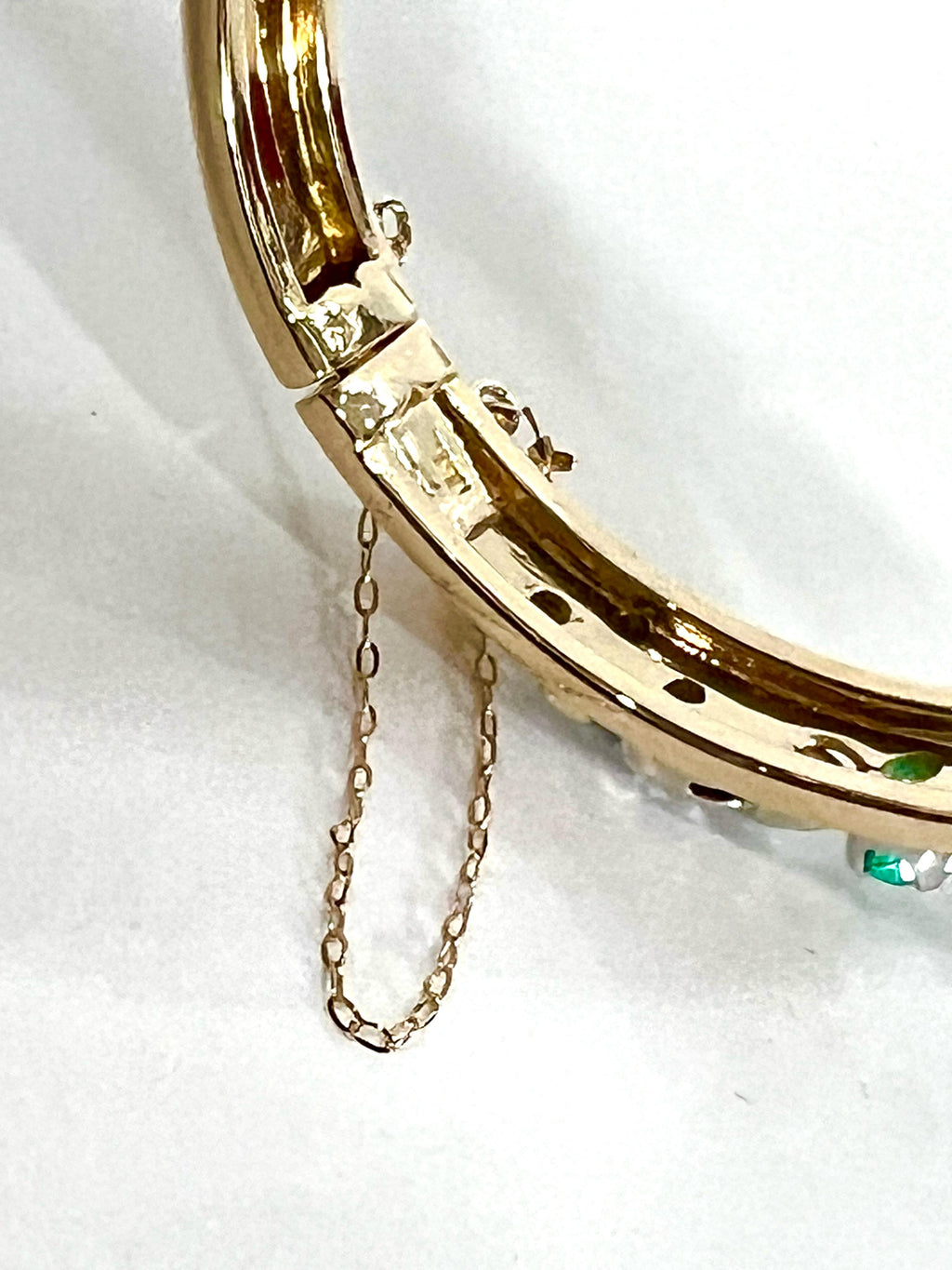 VINTAGE 14K DIAMOND AND EMERALD SOLID GOLD BRACELET