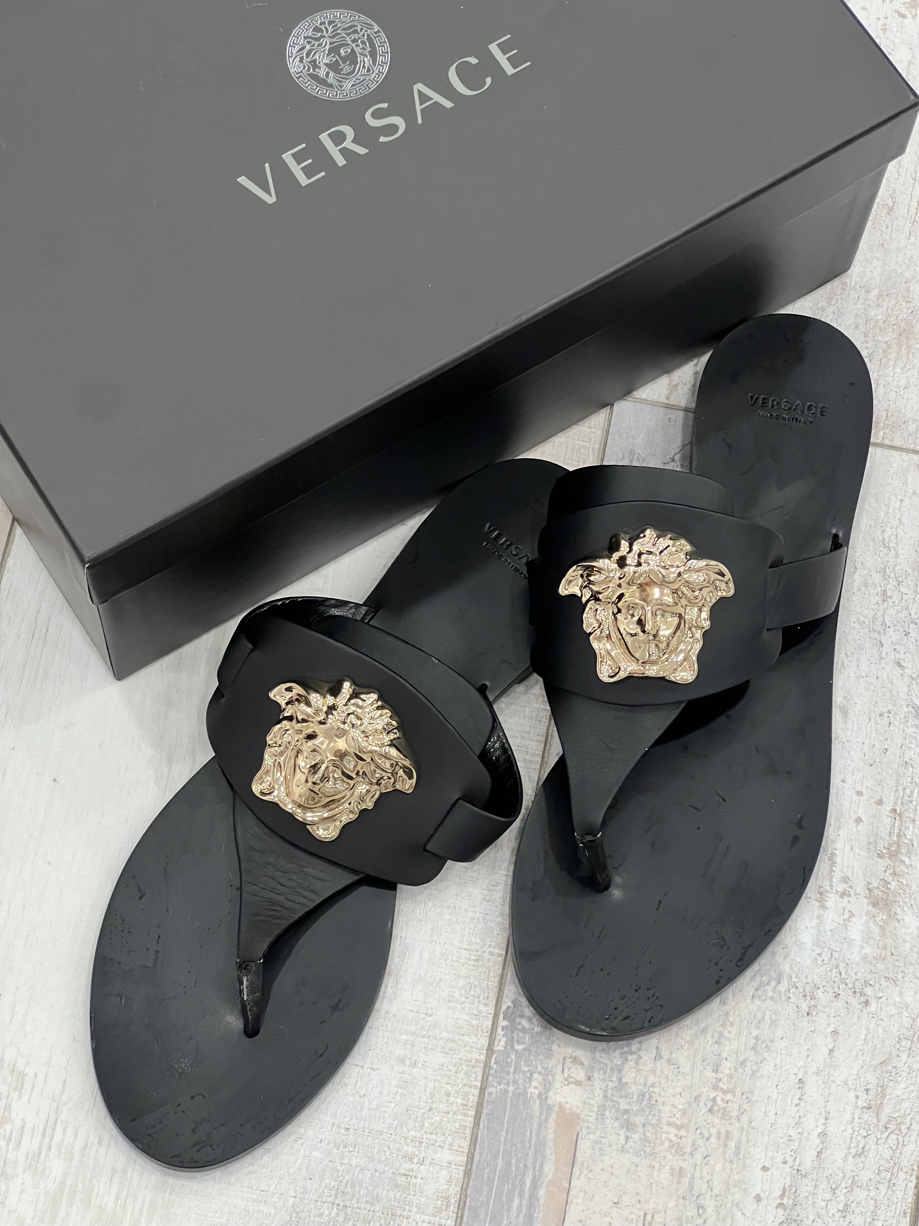 VERSACE PALAZZO THONG LEATHER SANDALS