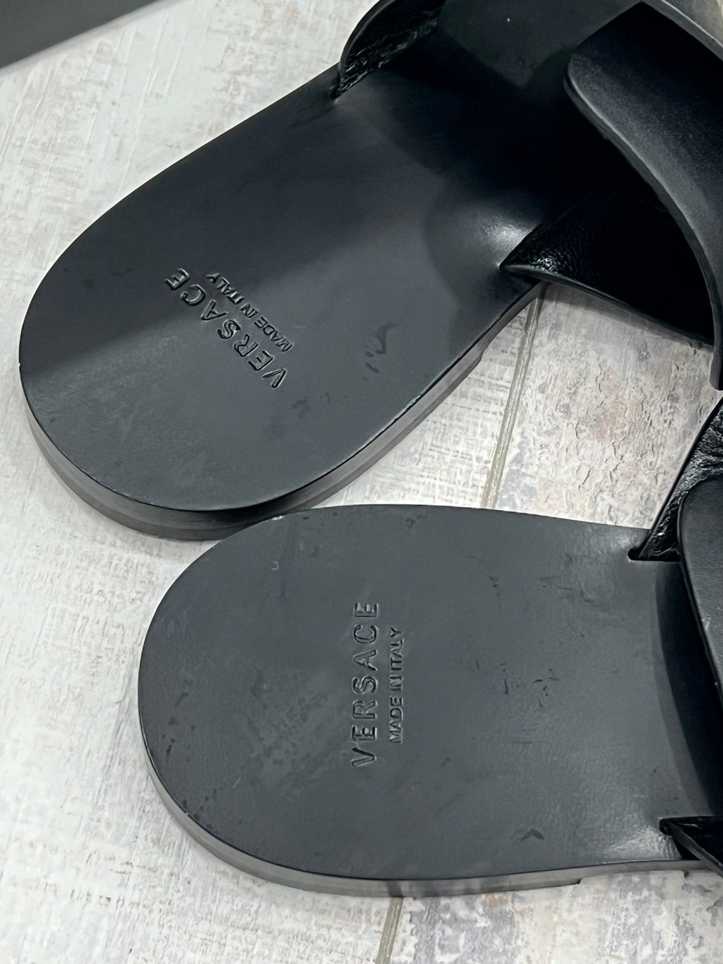 VERSACE PALAZZO THONG LEATHER SANDALS