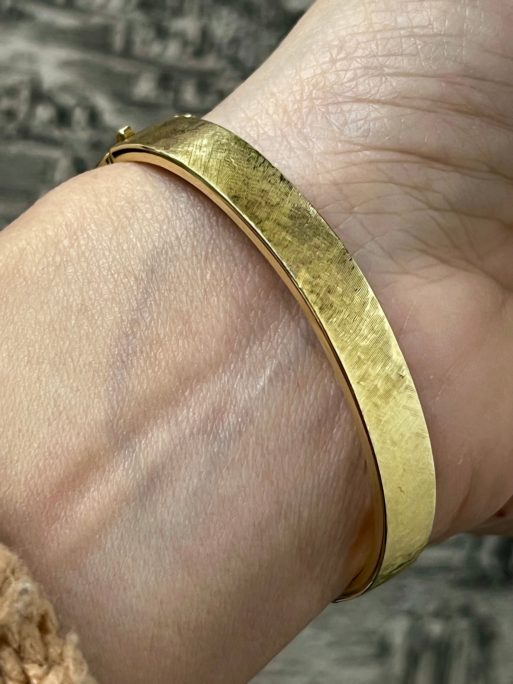ANTIQUE VICTORIAN 14K GOLD DIAMONDS & EMERALDS BANGLE BRACELET